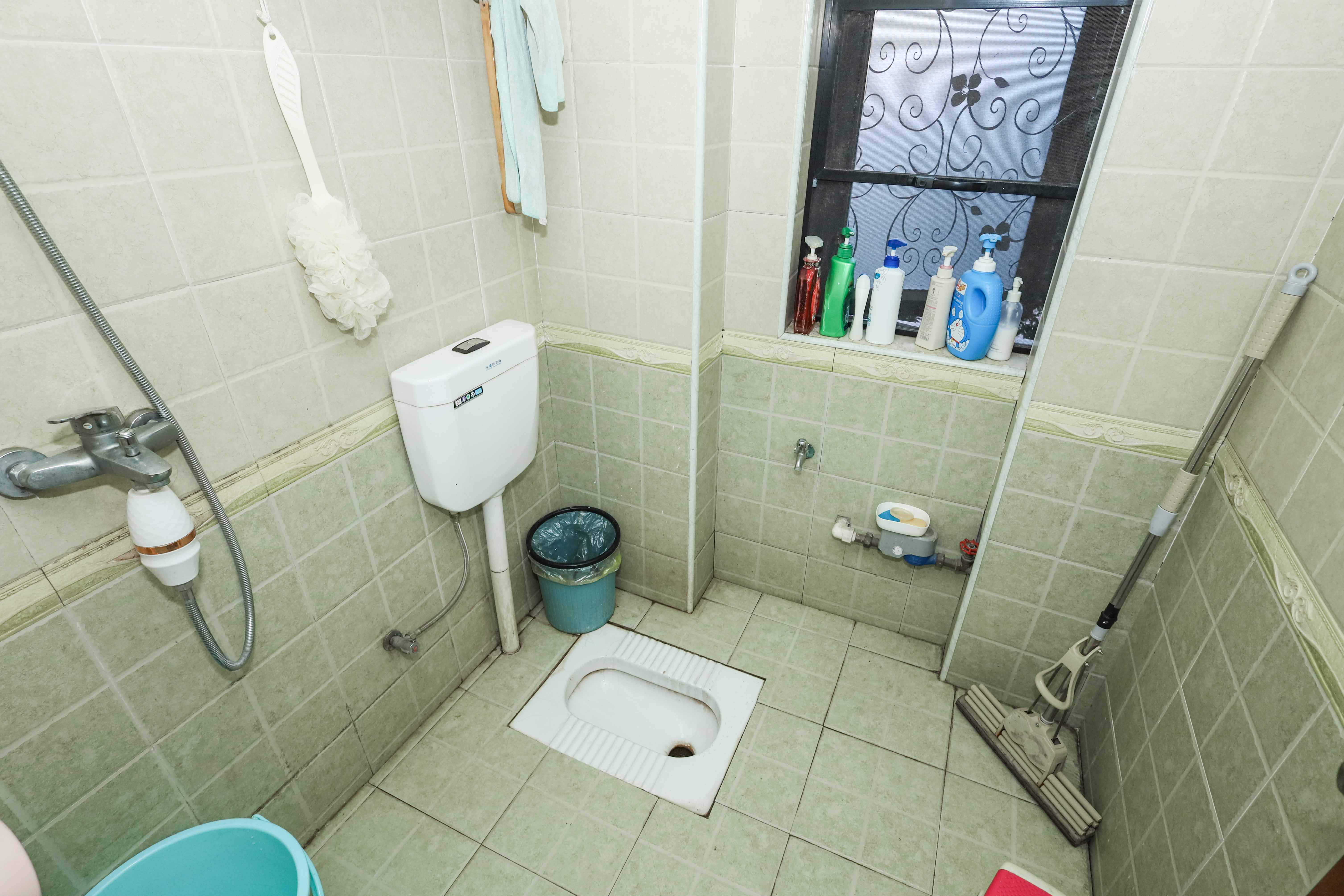 麓谷明珠  3室2厅2卫   141.60万卫生间