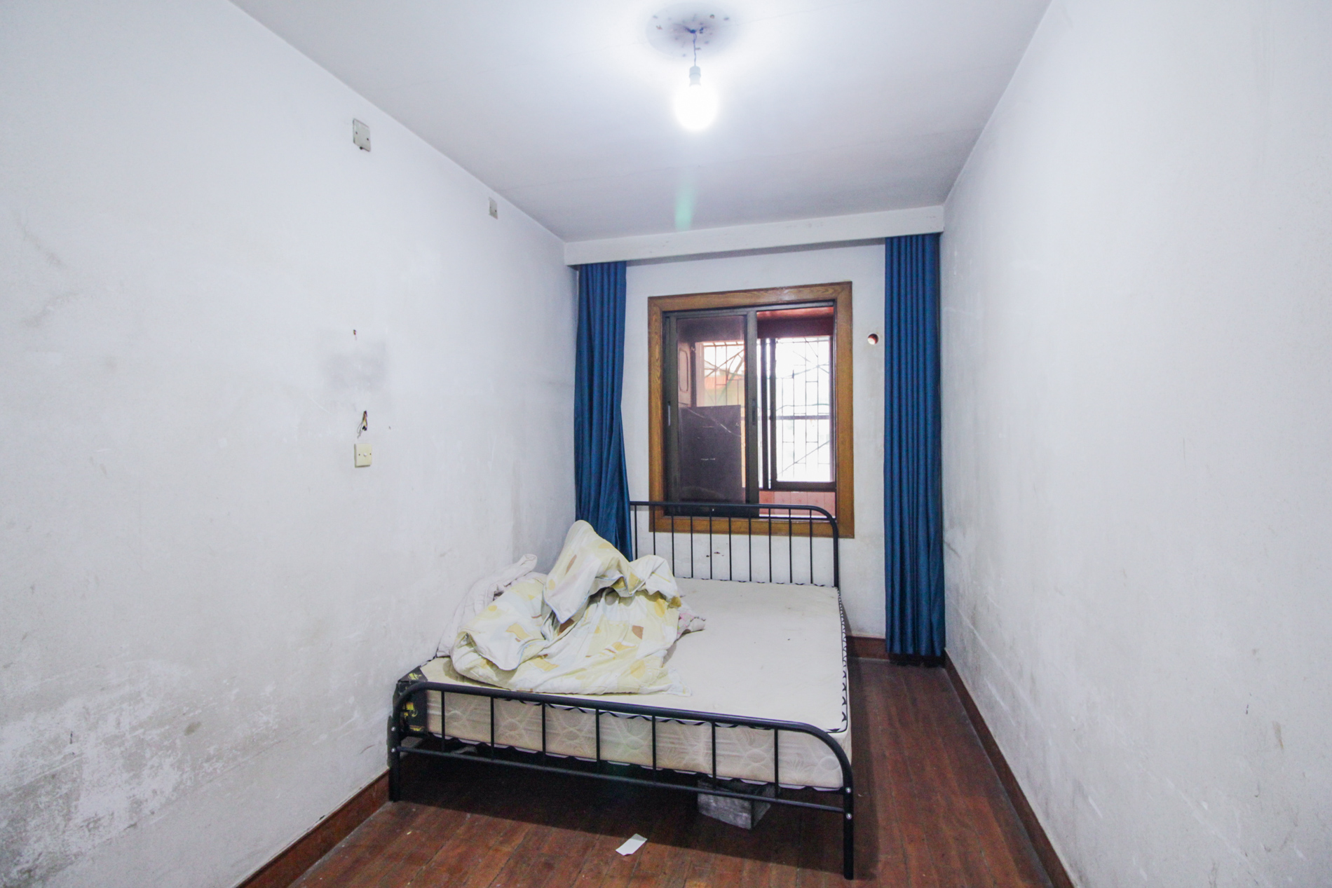 金三角花园  2室2厅1卫    39.0万卧室