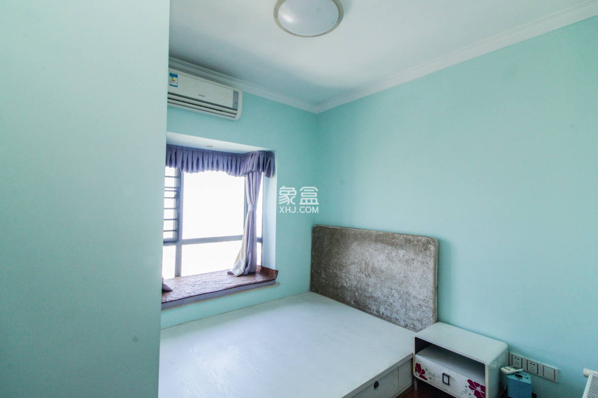 上海城小区 4室2厅 142.00万卧室