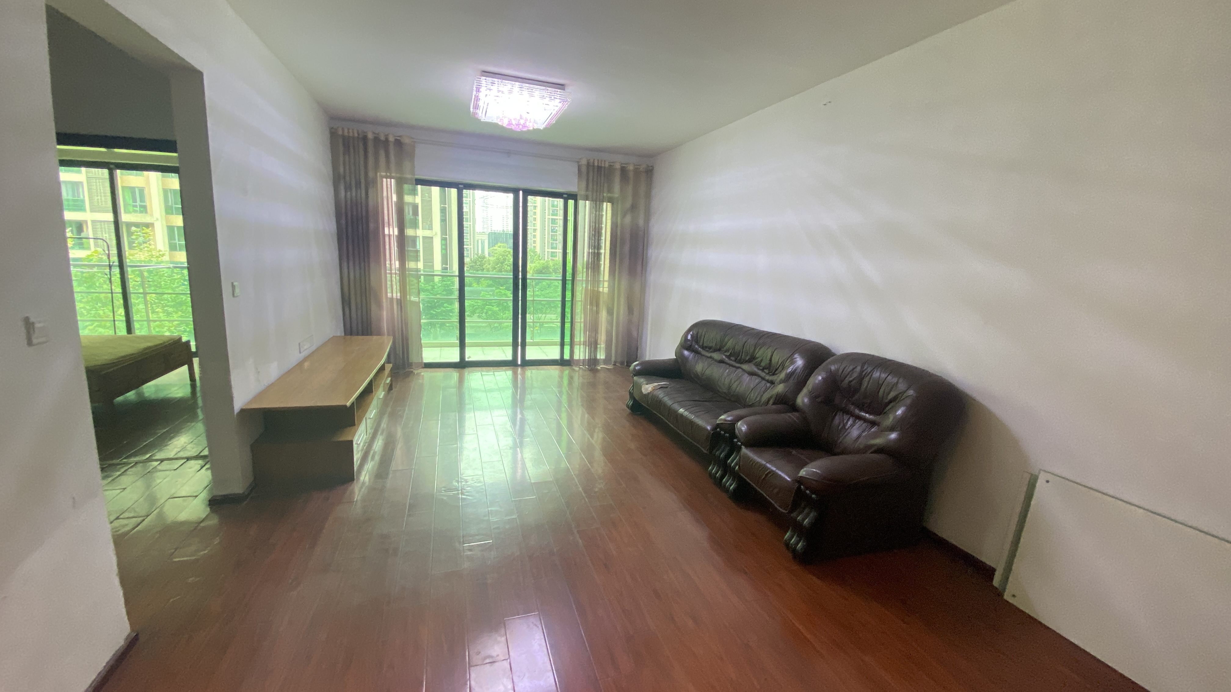 中天会展城B区  2室1厅1卫   2200.00元/月室内图1