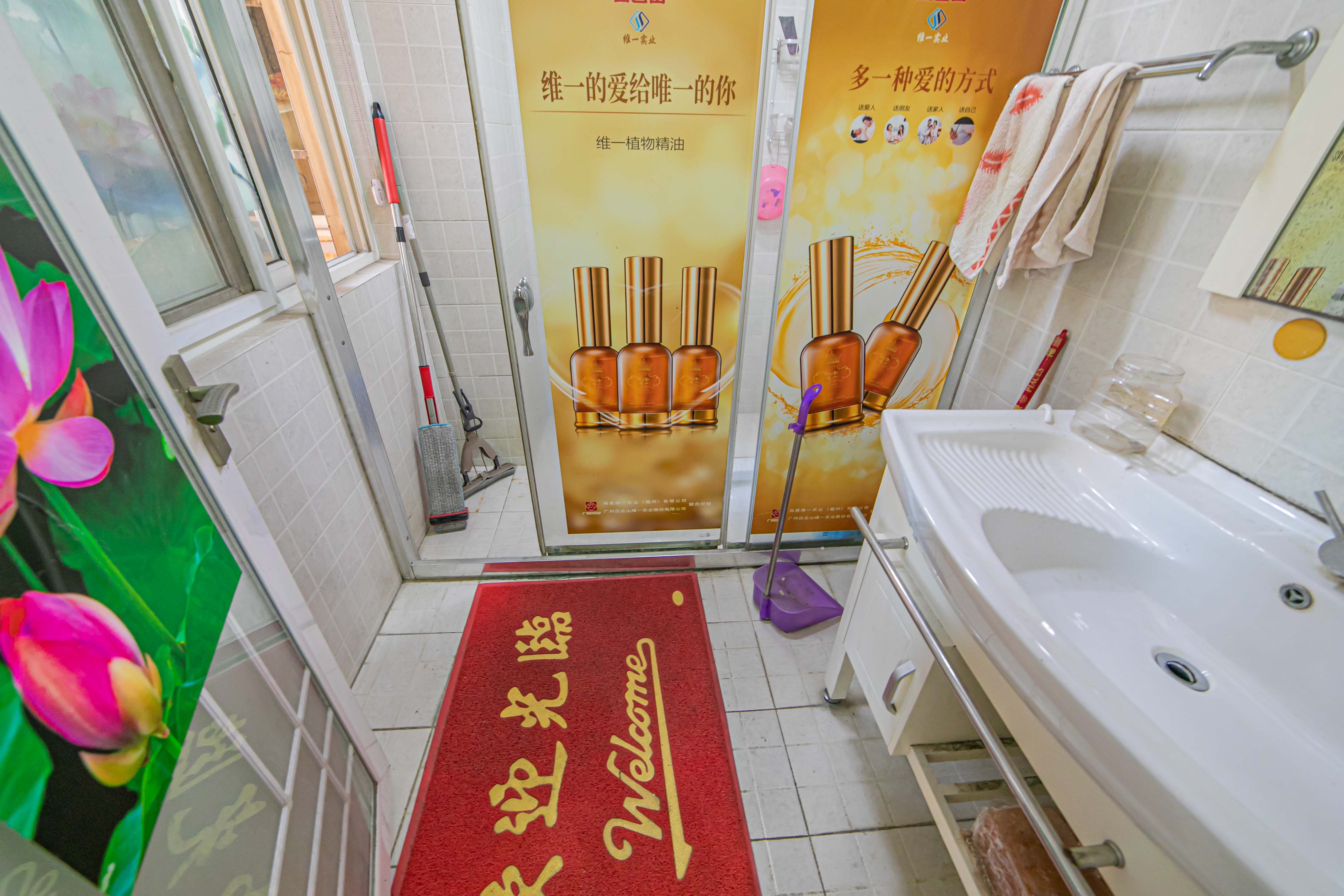 开源鑫阁  4室2厅2卫   78.00万卫生间