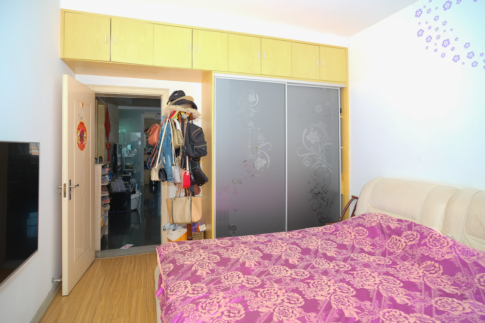 湘绣城 3室2厅1卫 46.0万 湘绣城 3室2厅1卫 46.0万卧室