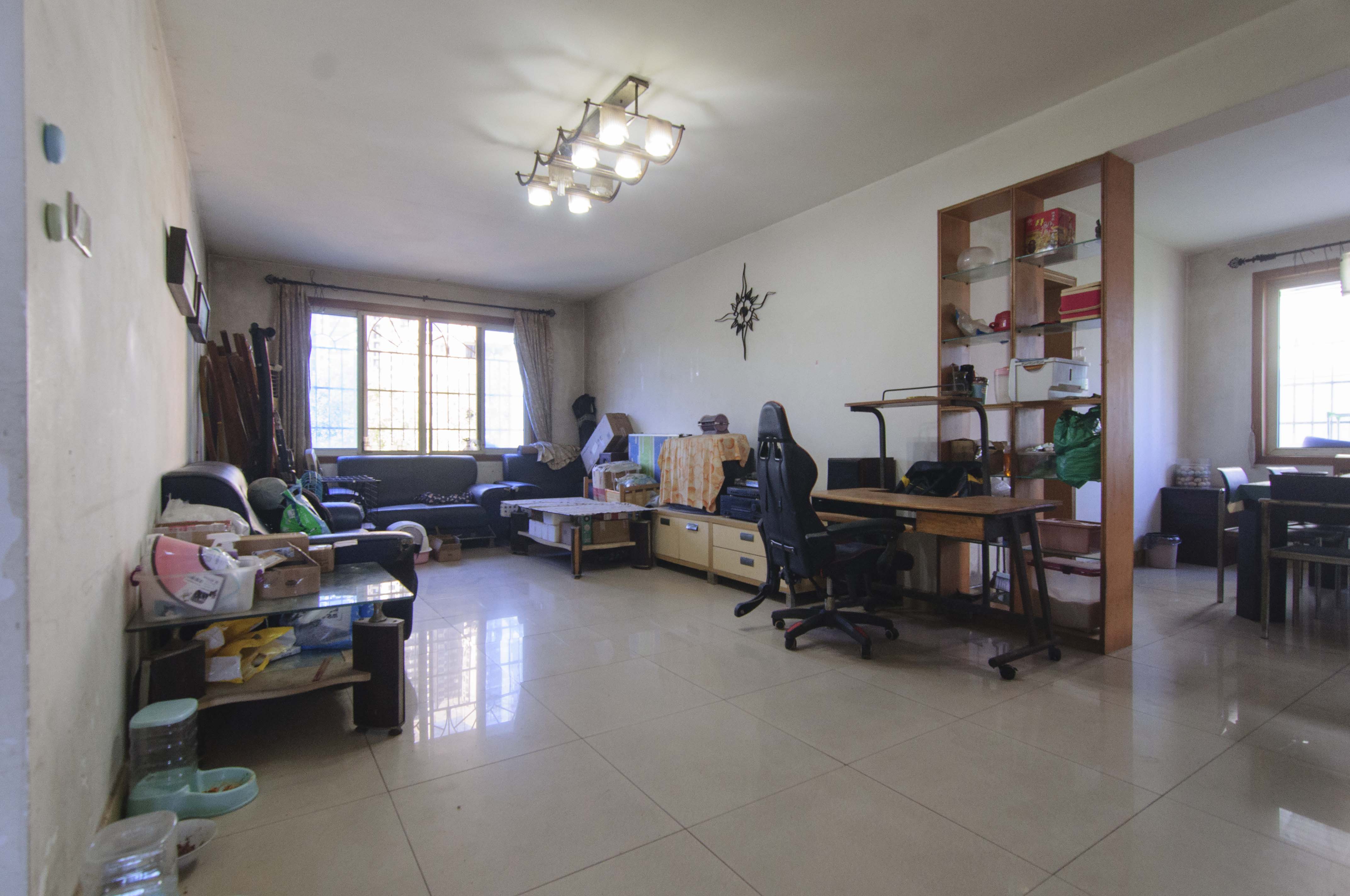 公交金盆小区  3室2厅1卫    60.0万客厅