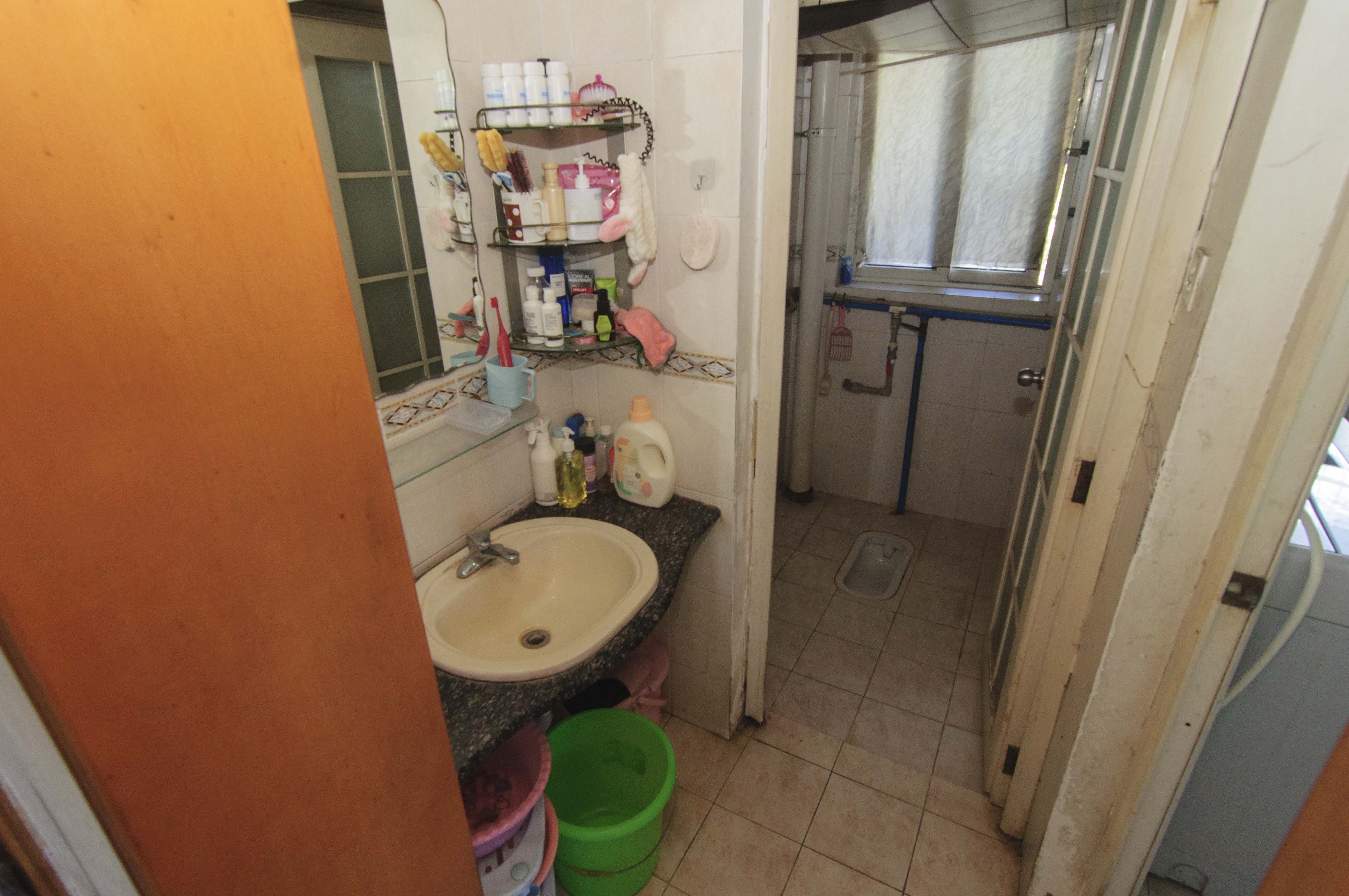 公交金盆小区  3室2厅1卫    60.0万卫生间