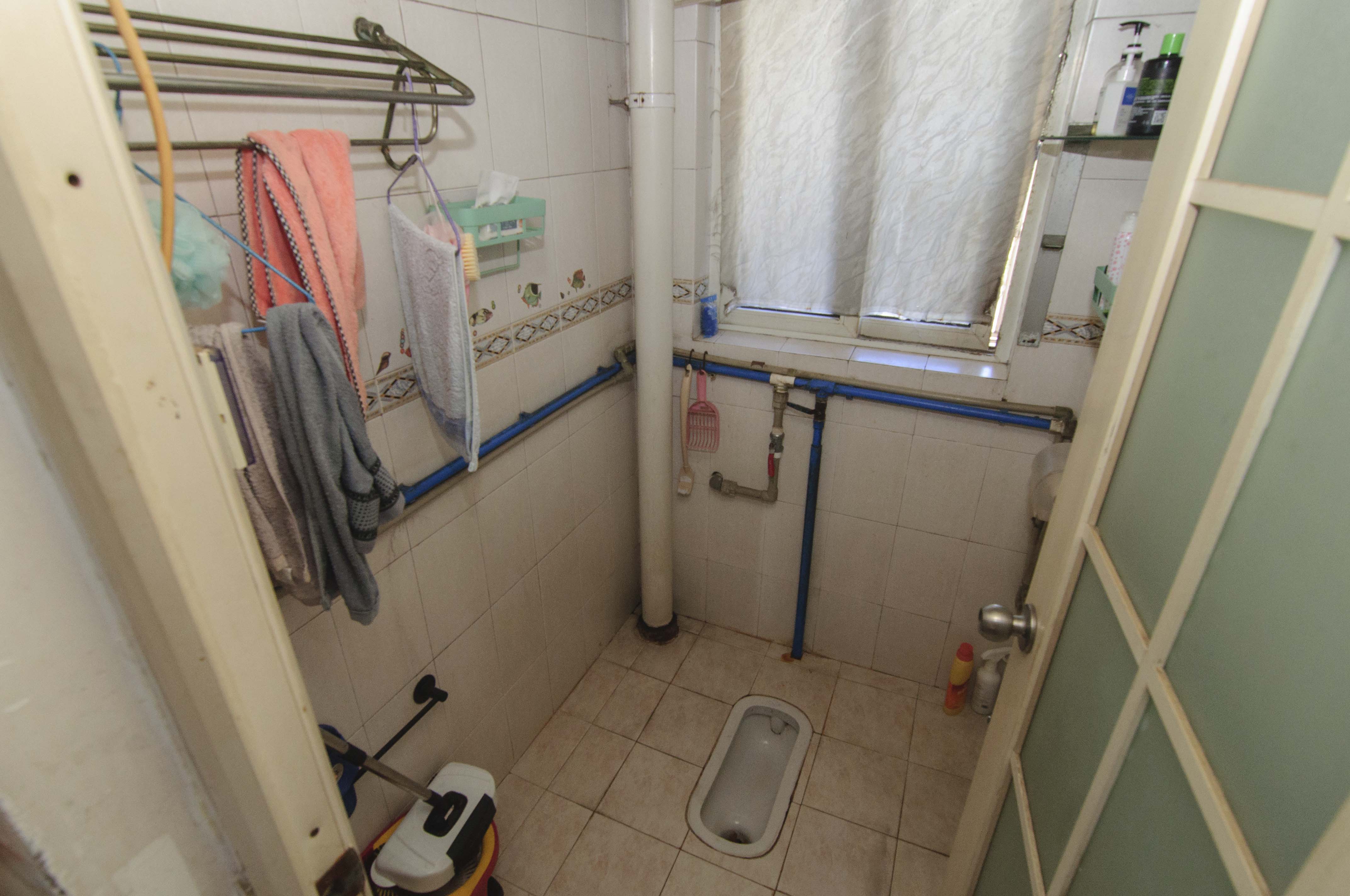 公交金盆小区  3室2厅1卫    60.0万卫生间