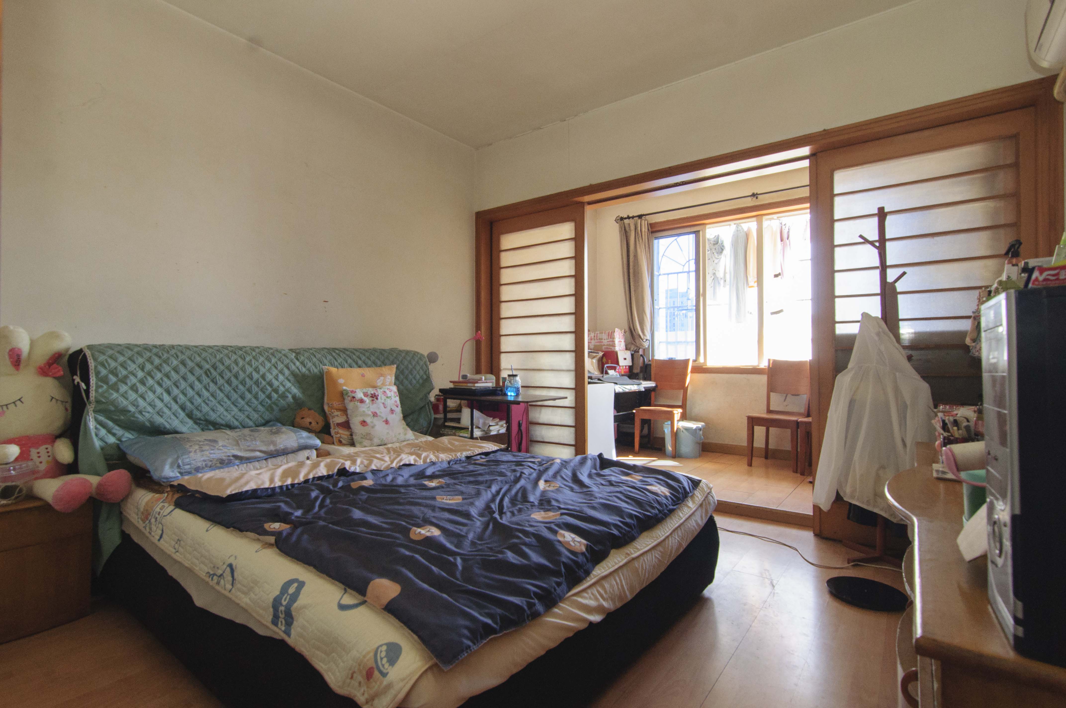 公交金盆小区  3室2厅1卫    60.0万卧室