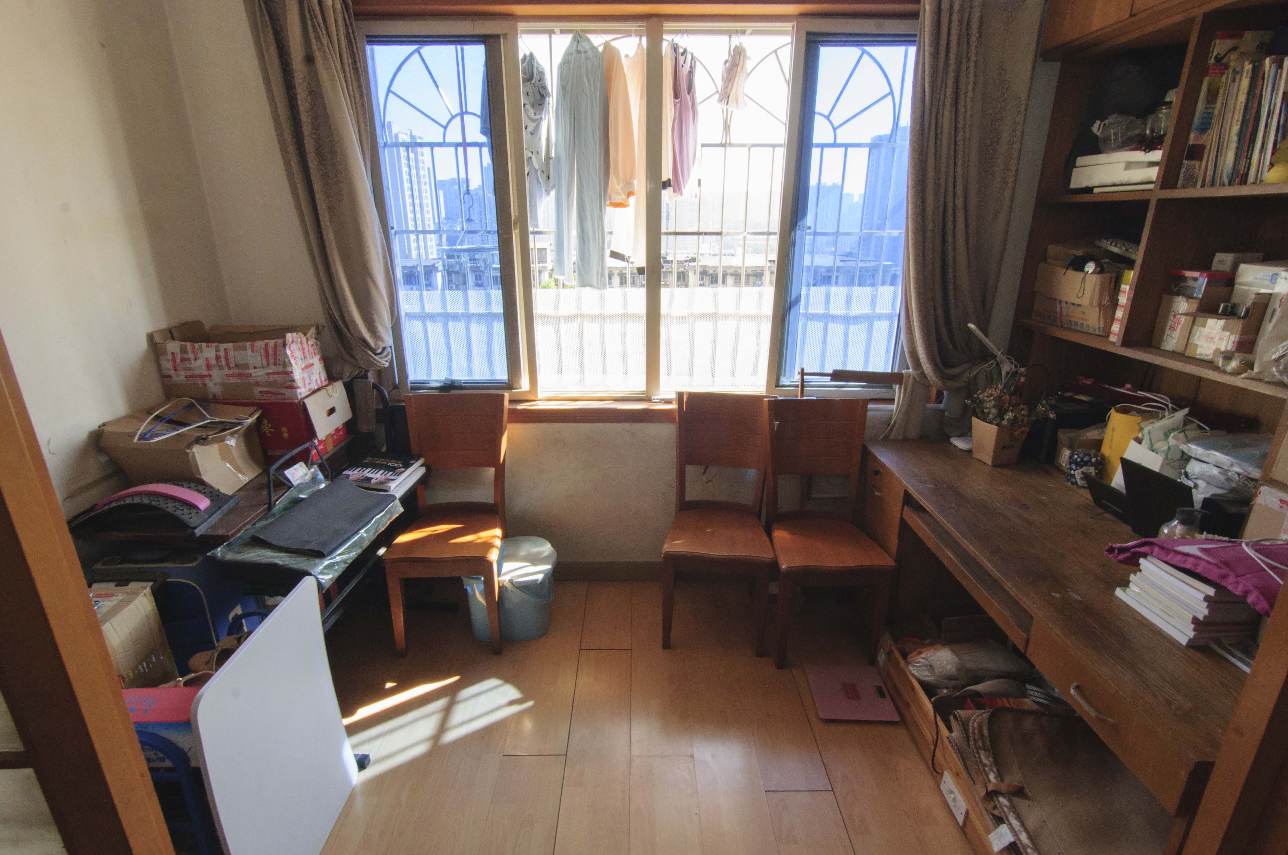 公交金盆小区  3室2厅1卫    60.0万卧室