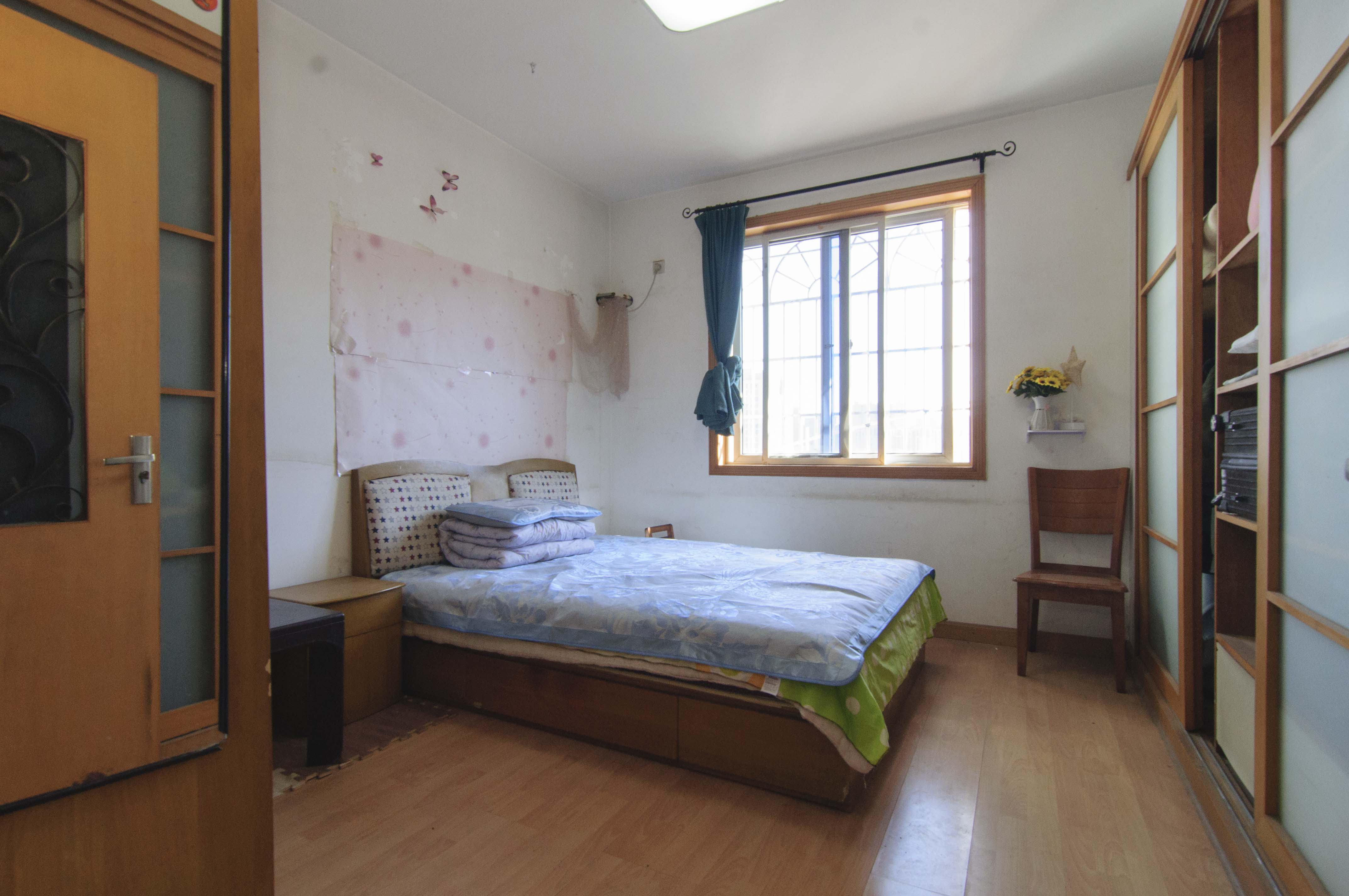 公交金盆小区  3室2厅1卫    60.0万卧室