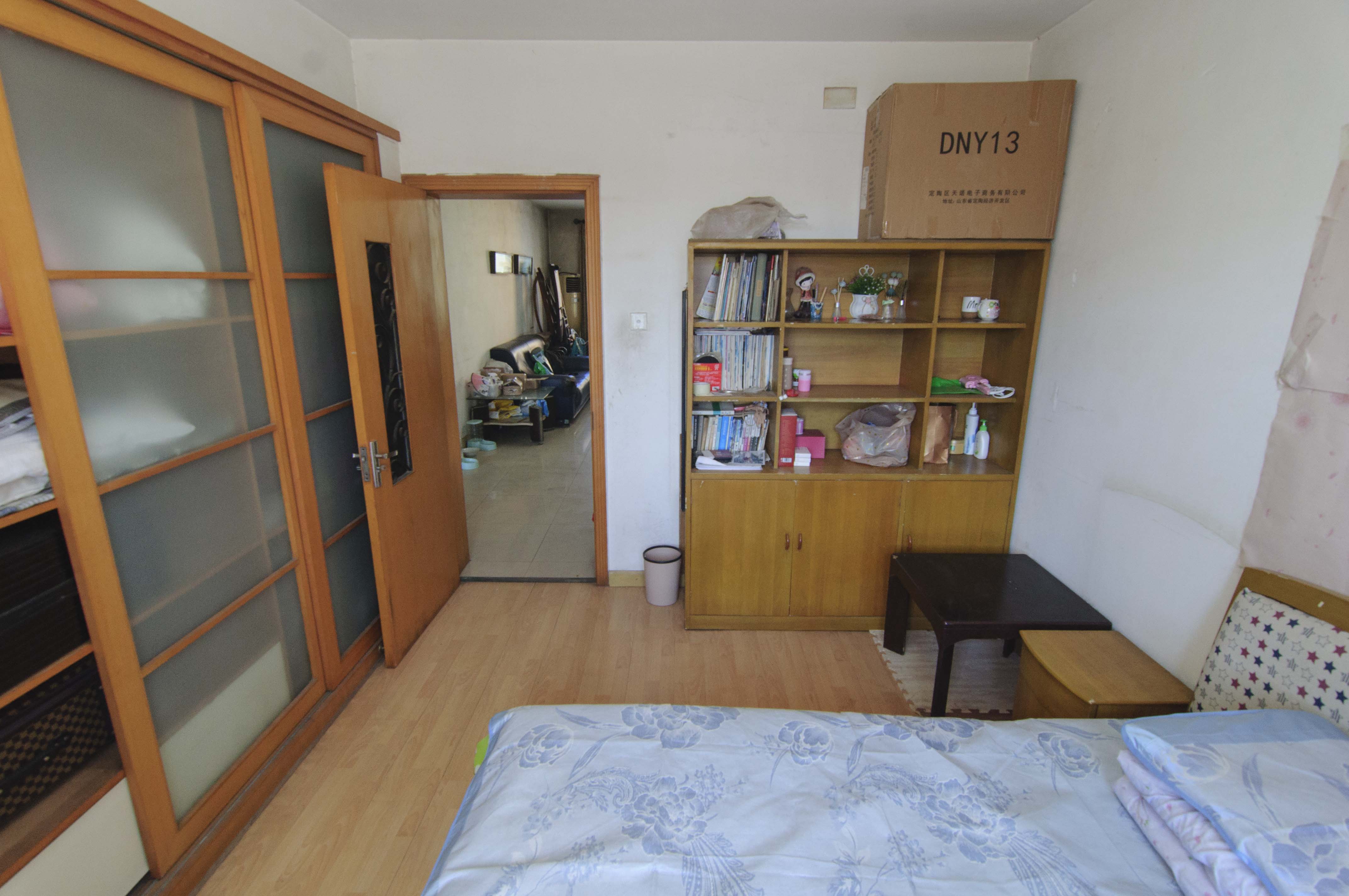 公交金盆小区  3室2厅1卫    60.0万卧室