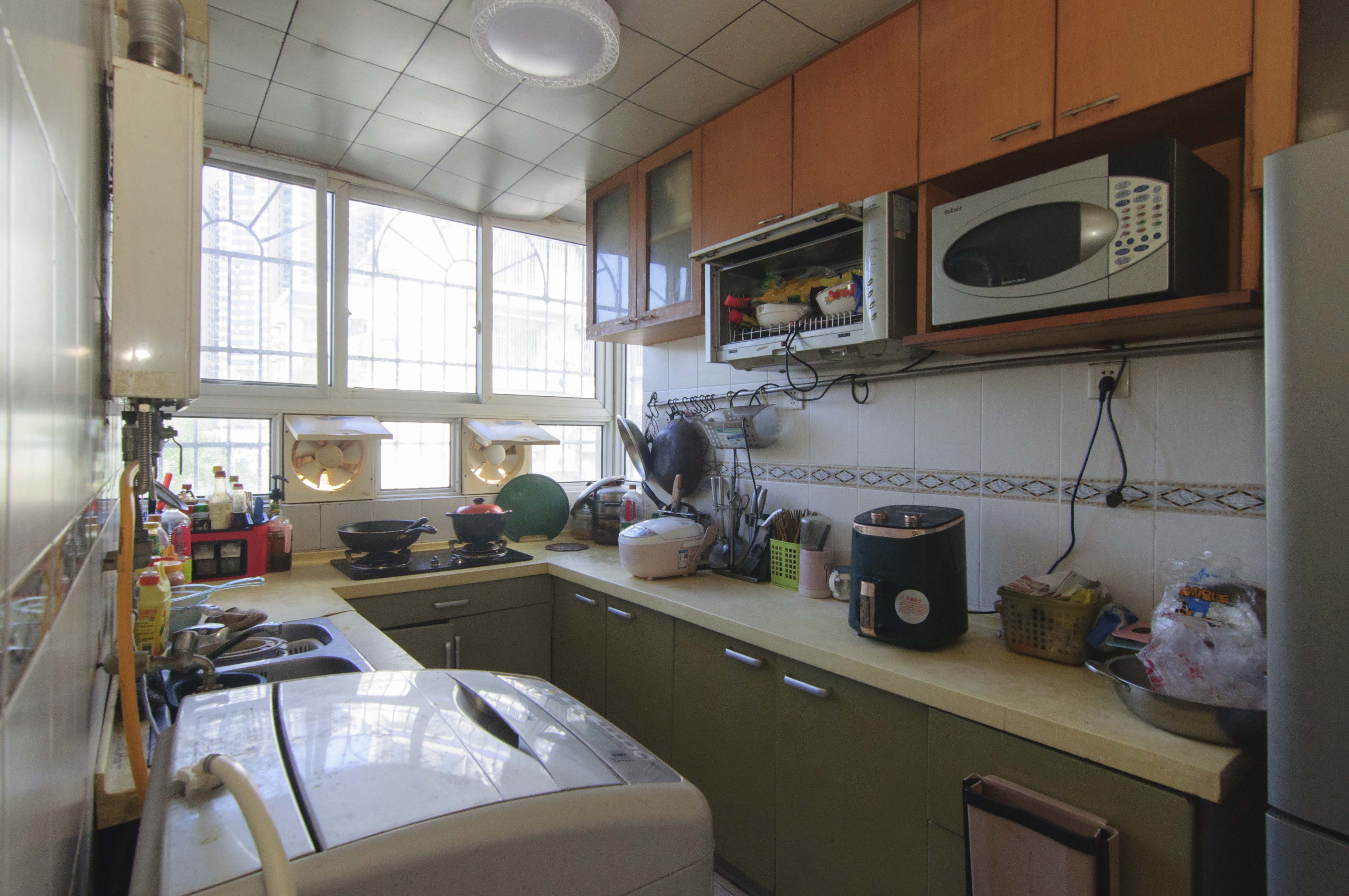 公交金盆小区  3室2厅1卫    60.0万厨房