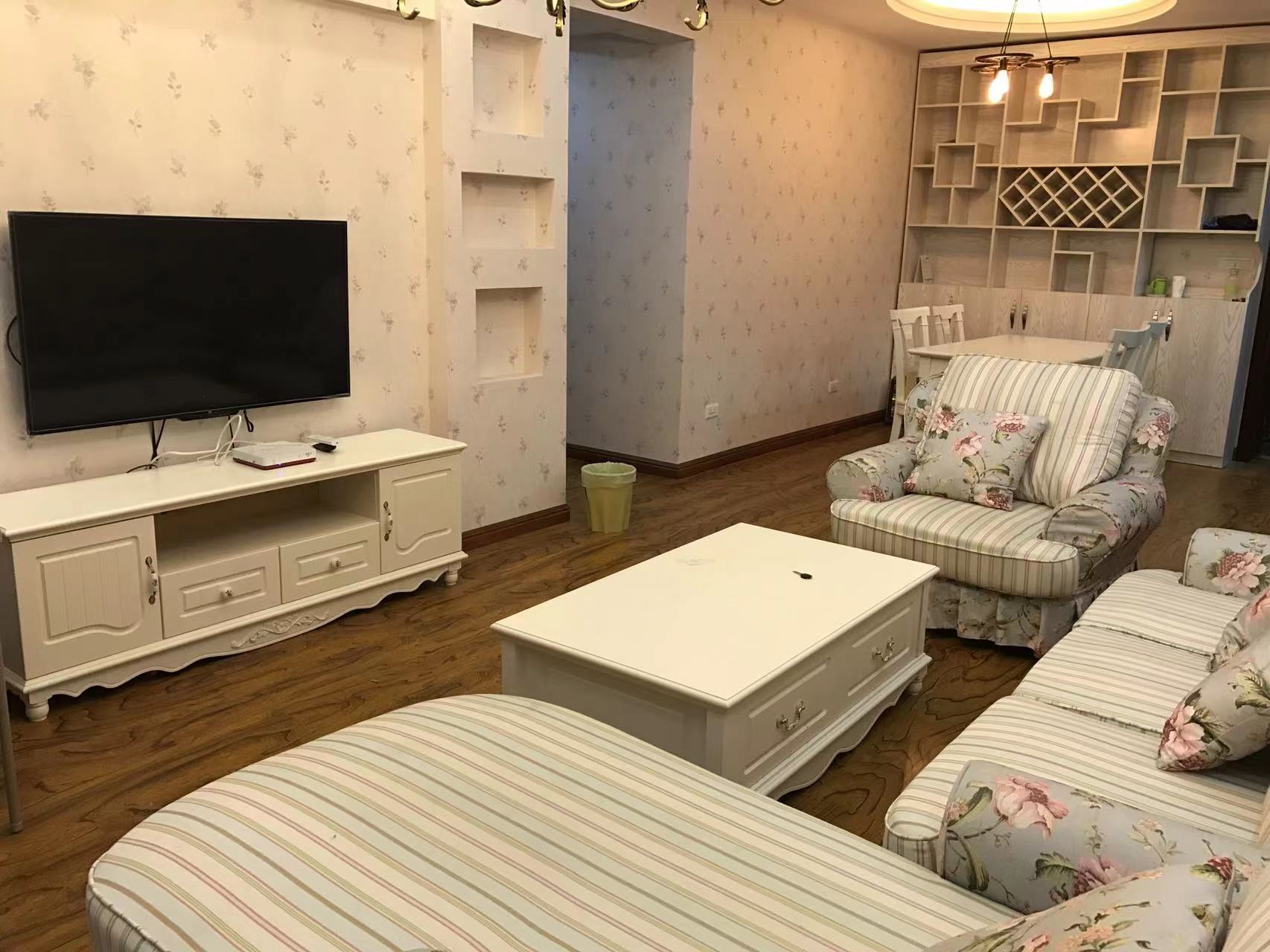 美的林城时代  3室3厅2卫   3100.00元/月室内图