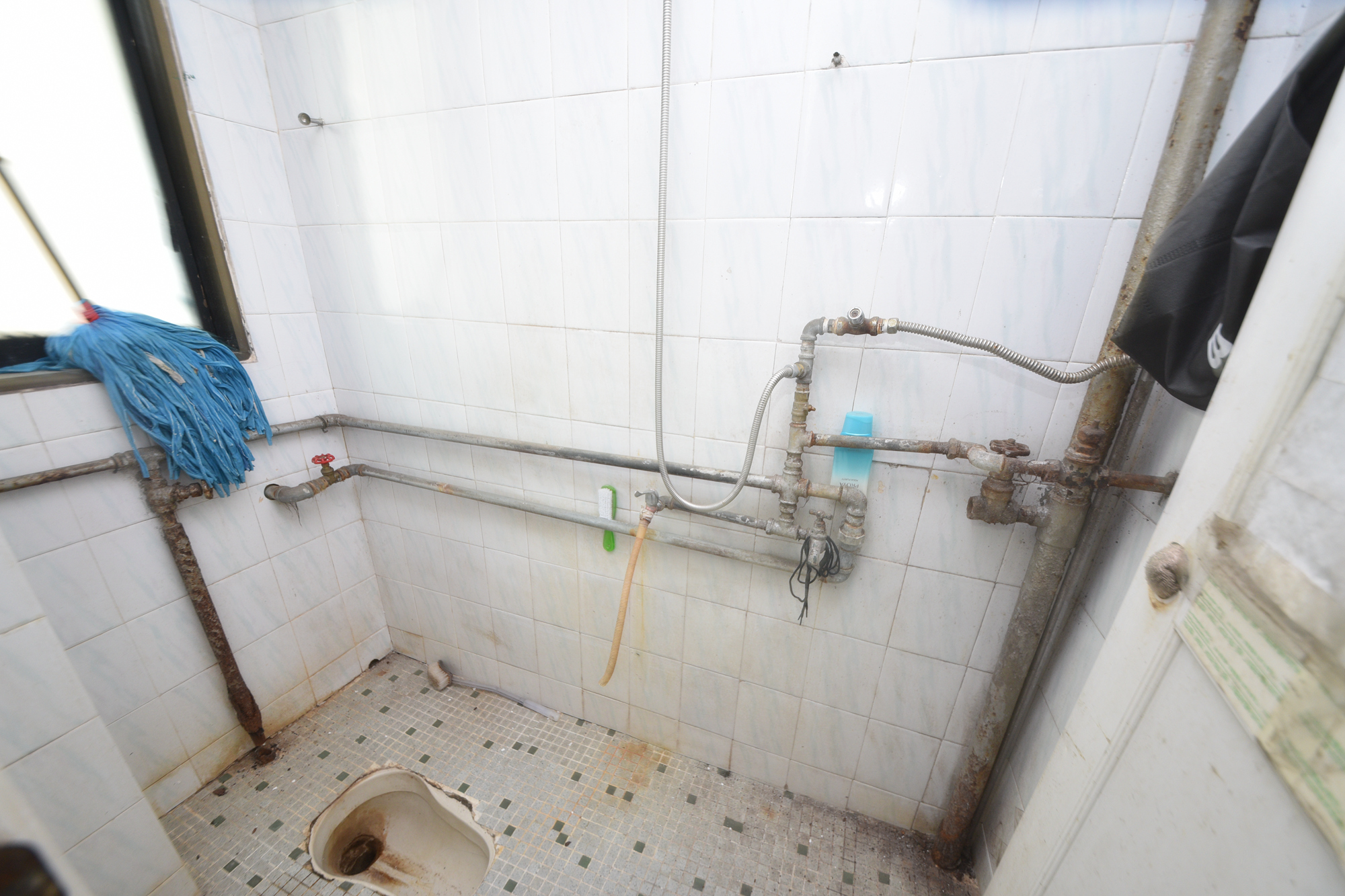 红旗区二片  3室1厅1卫    62.0万卫生间