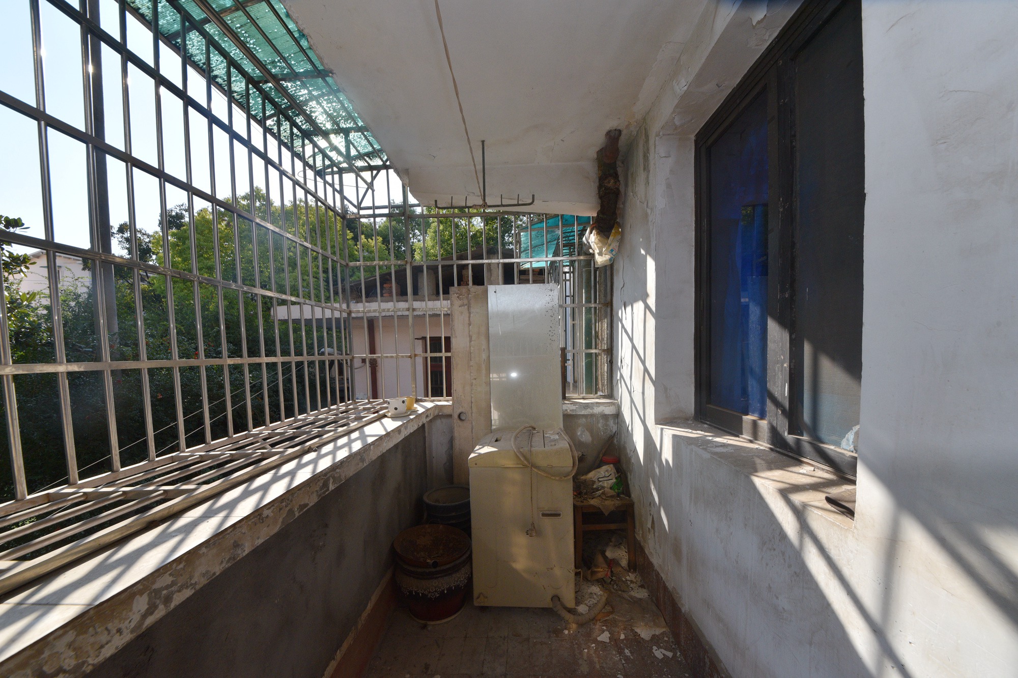 红旗区二片  3室1厅1卫    62.0万阳台