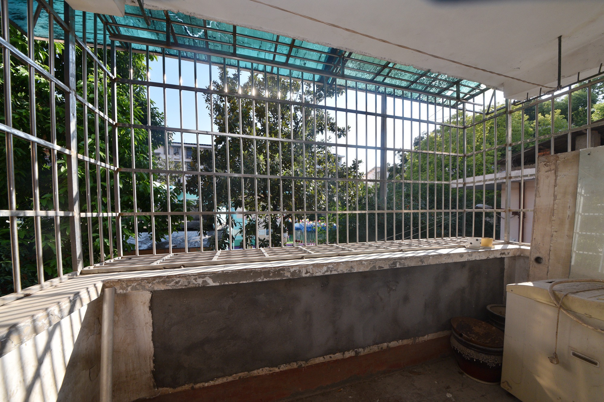 红旗区二片  3室1厅1卫    62.0万阳台