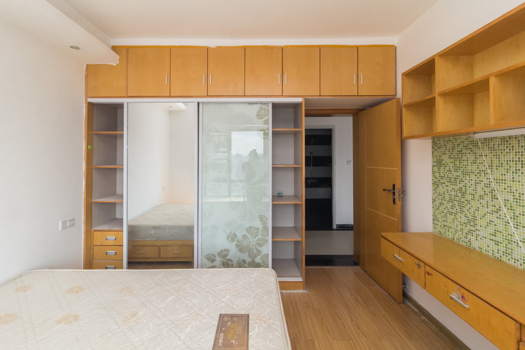 中国铁建国际城一期  2室2厅1卫    38.8万 中国铁建国际城一期  2室2厅1卫    38.8万卧室