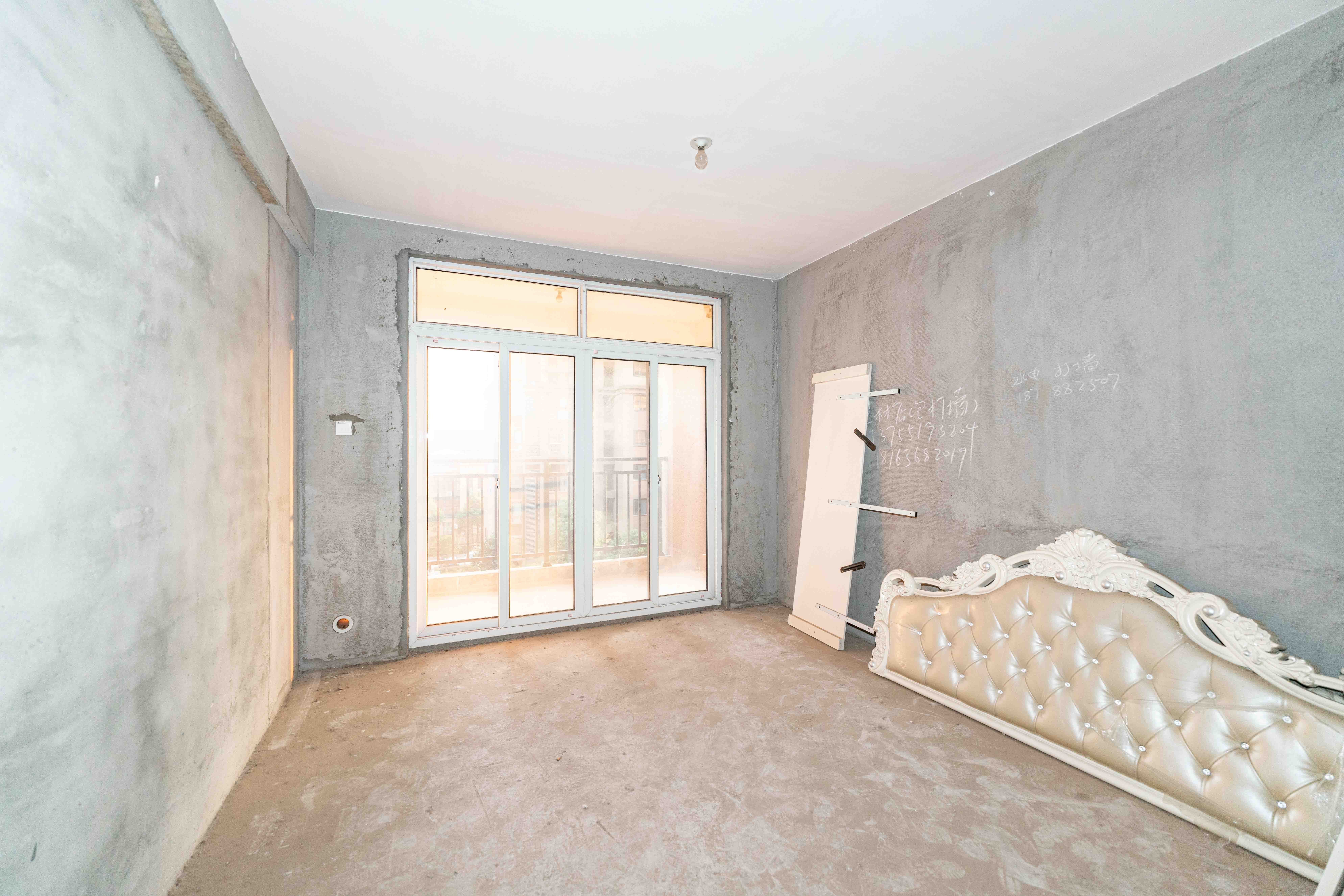 鑫天格林香山  3室2厅1卫    41.8万 鑫天格林香山  3室2厅1卫    41.8万客厅