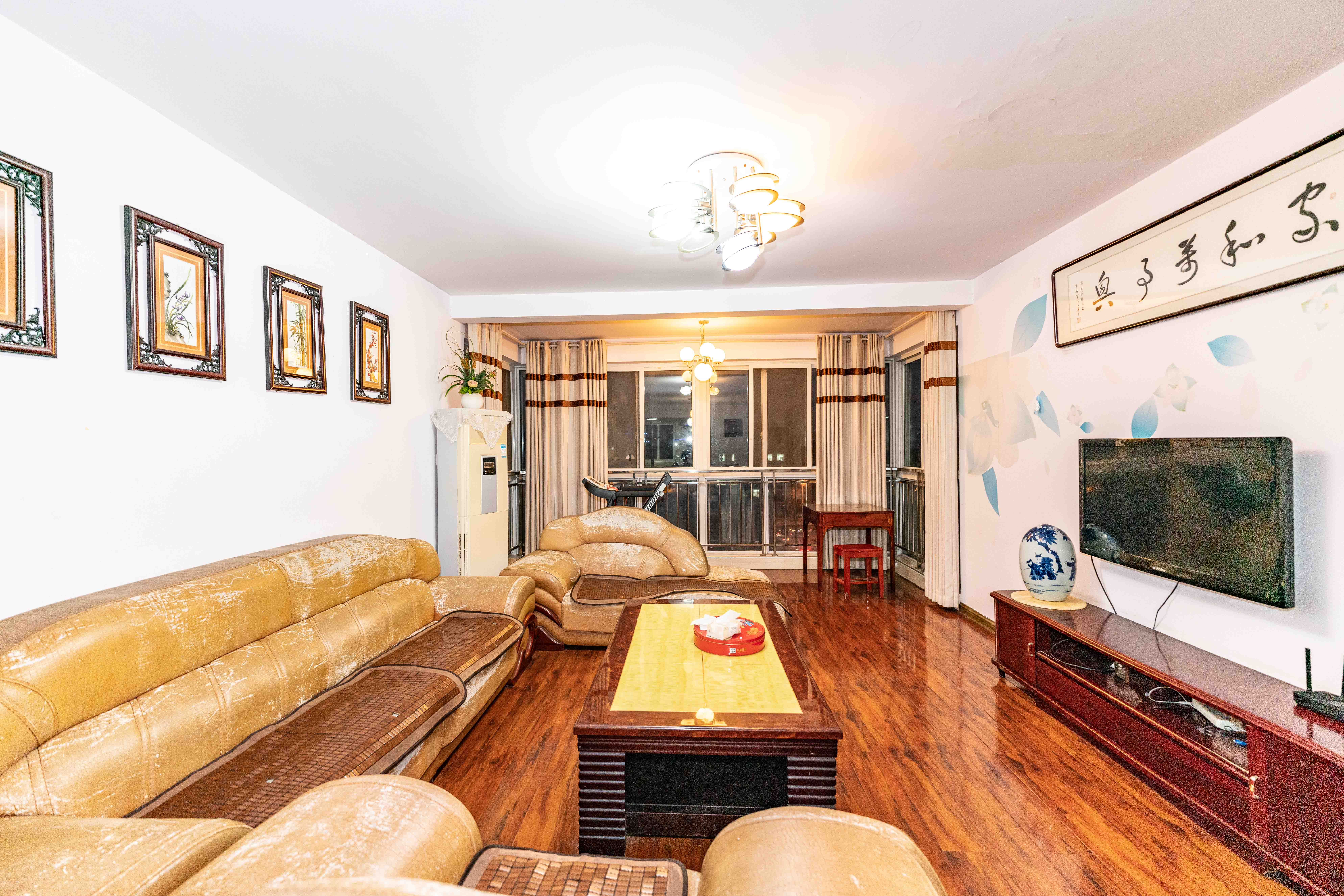 鑫天山城明珠 3室2厅2卫 51.80万 鑫天山城明珠 3室2厅2卫 51.80万客厅