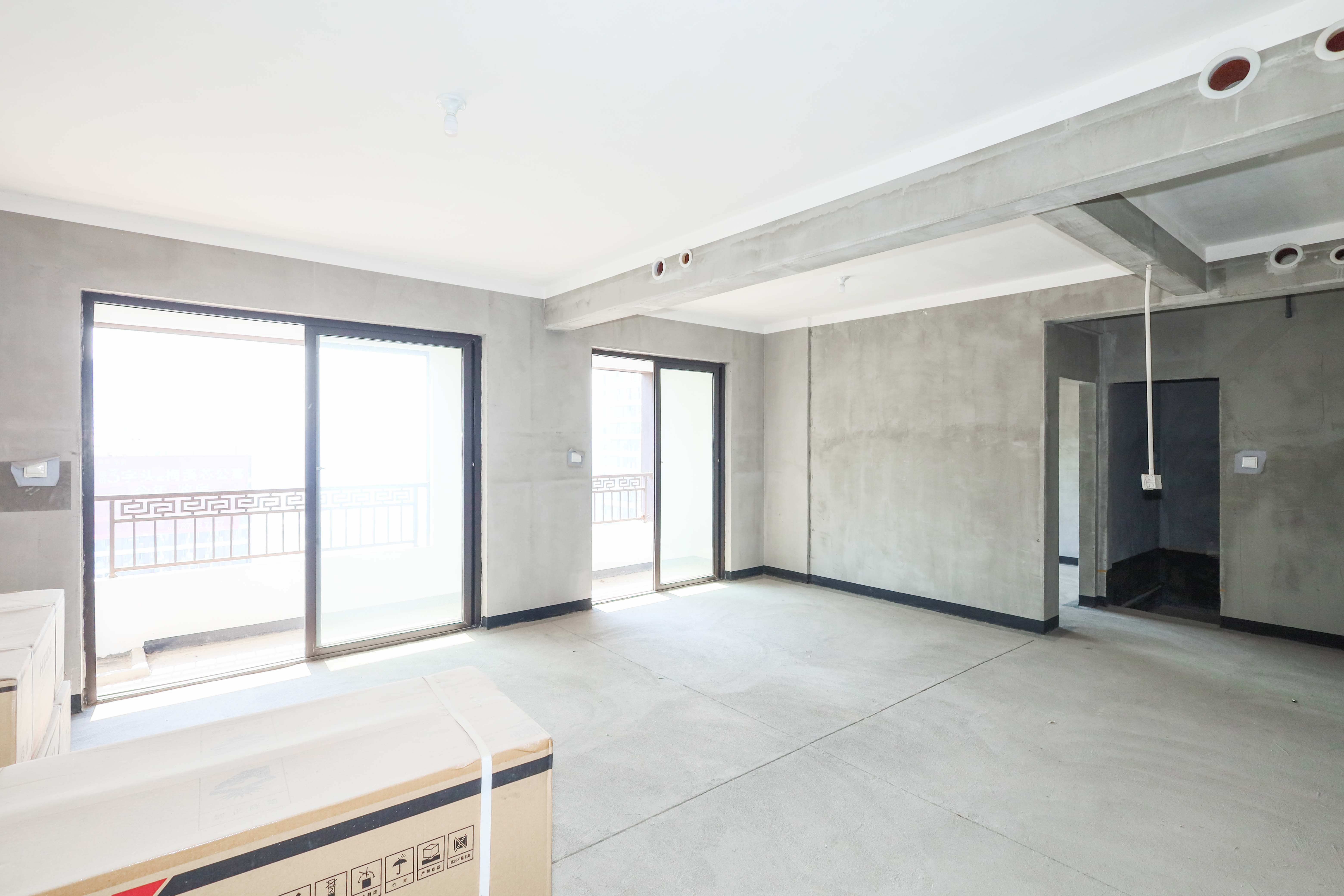 建发央著  3室2厅2卫   139.00万其他