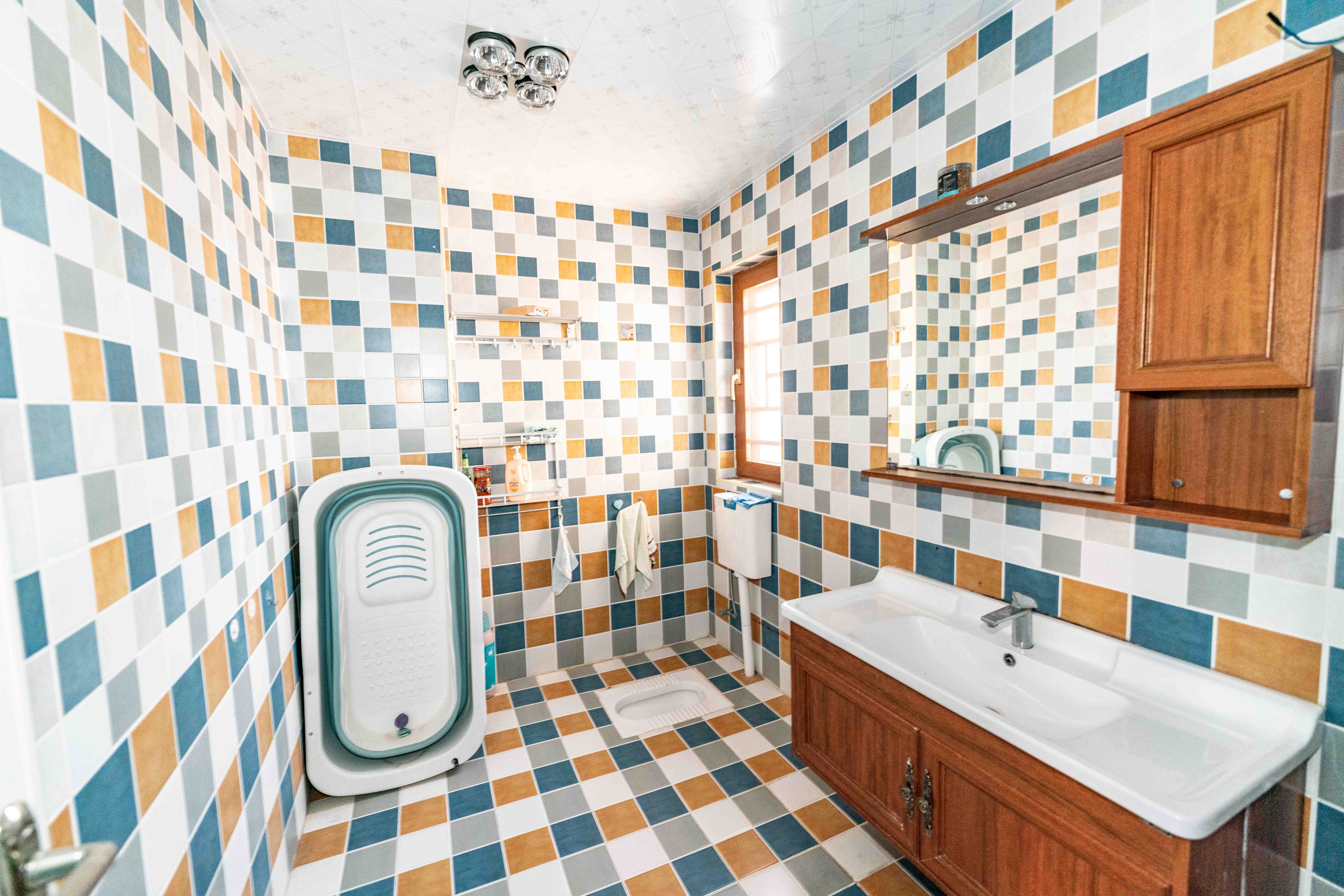 丽发新城  5室2厅4卫    170.0万卫生间