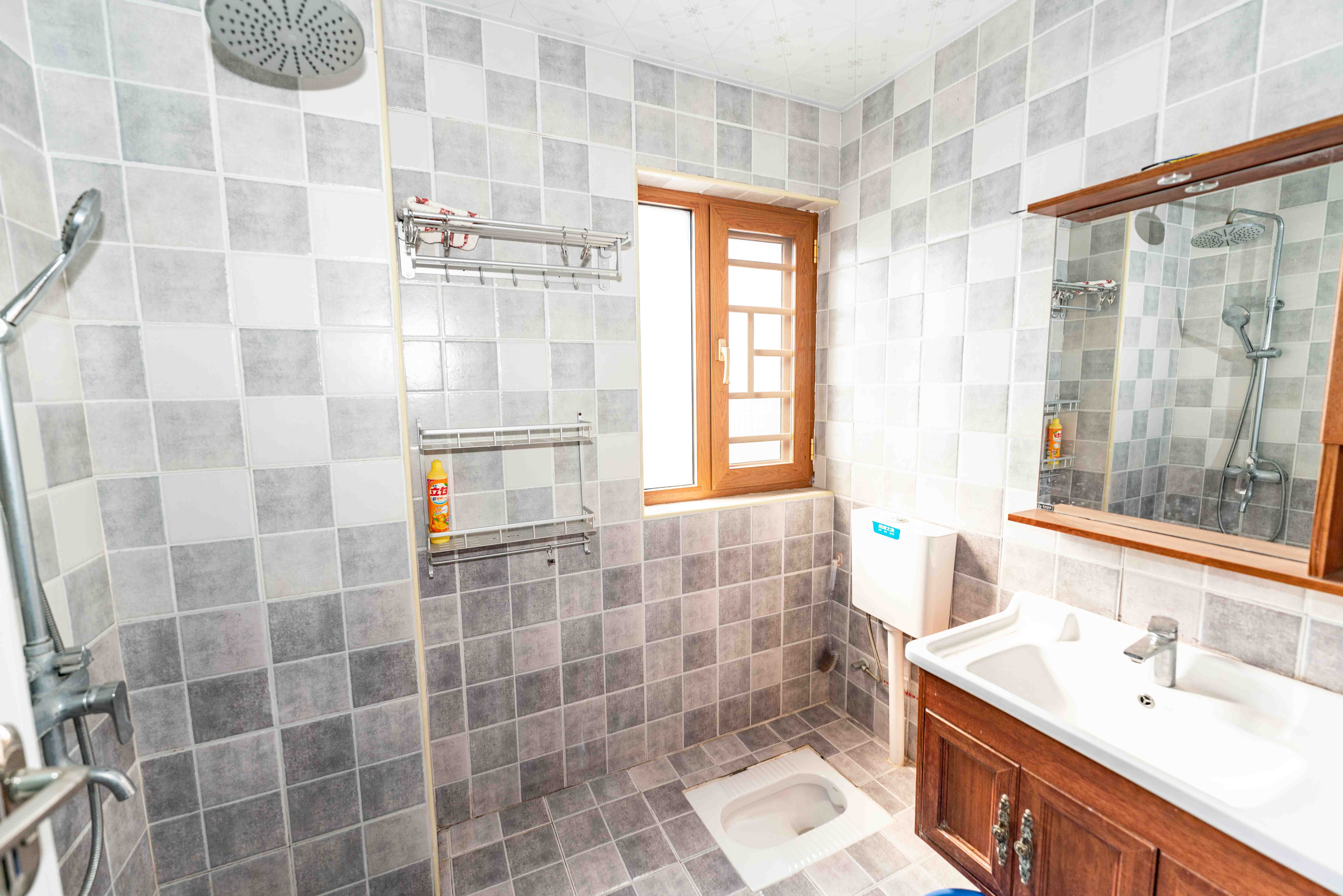 丽发新城  5室2厅4卫    170.0万卫生间