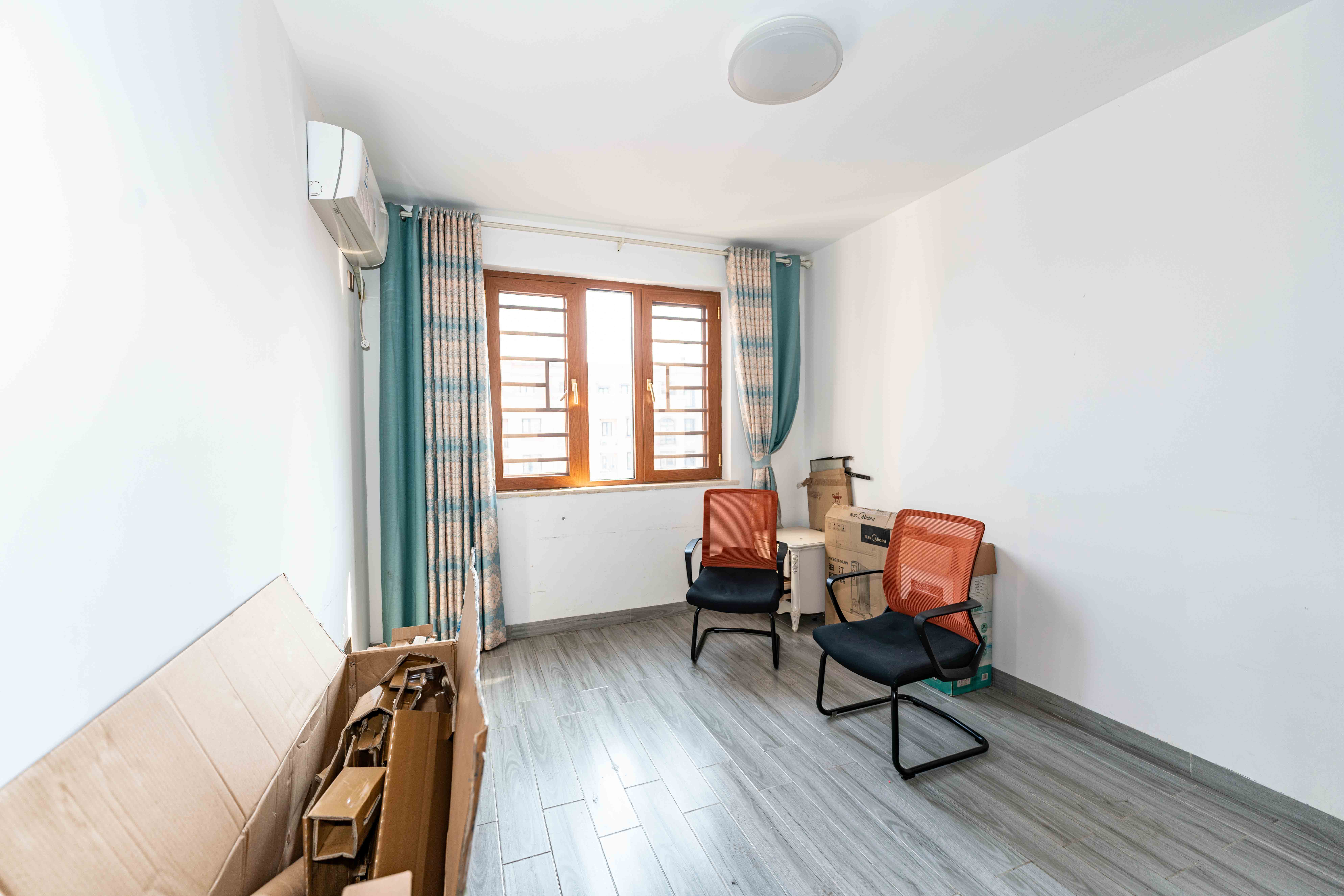 丽发新城  5室2厅4卫    170.0万卧室