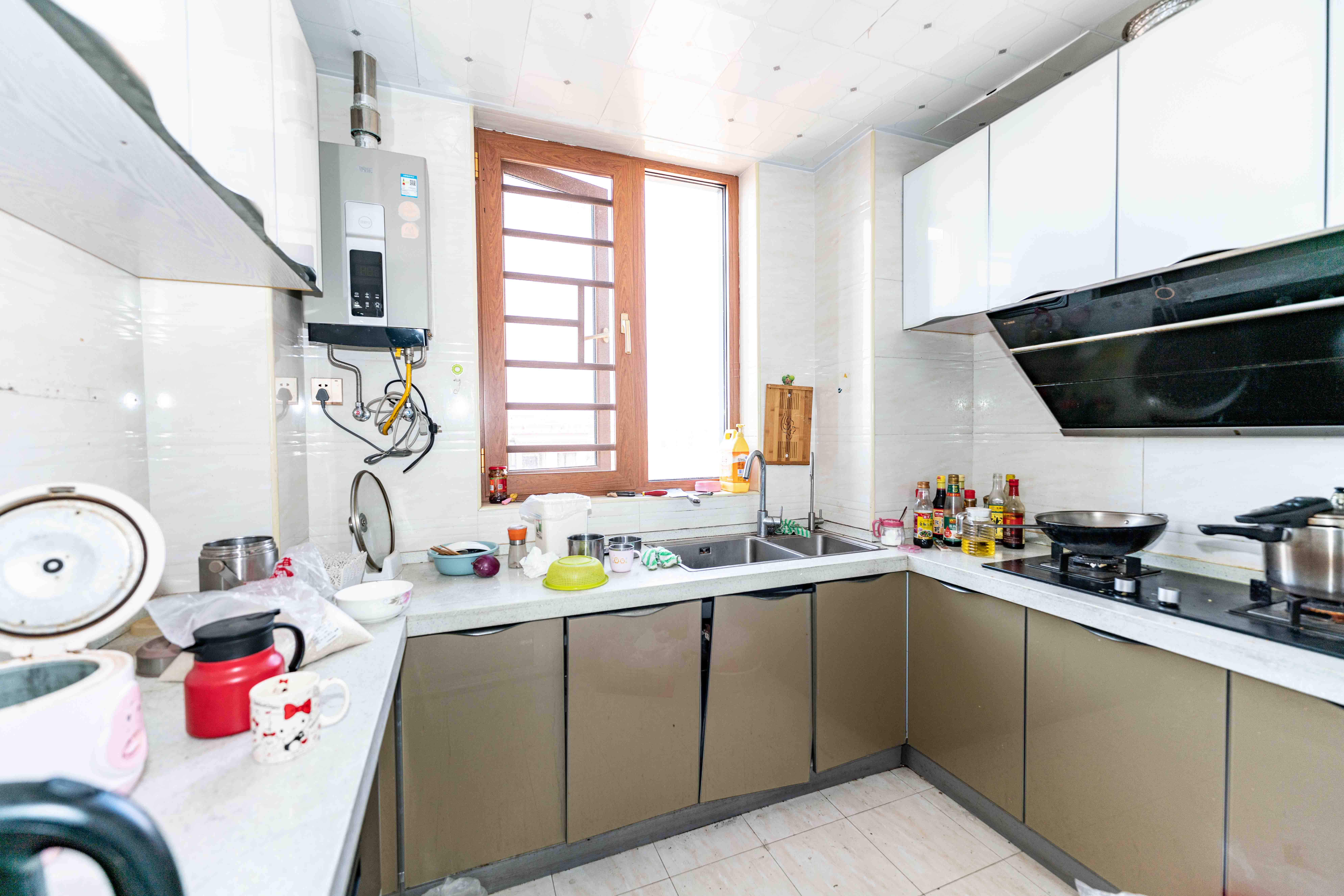 丽发新城  5室2厅4卫    170.0万厨房