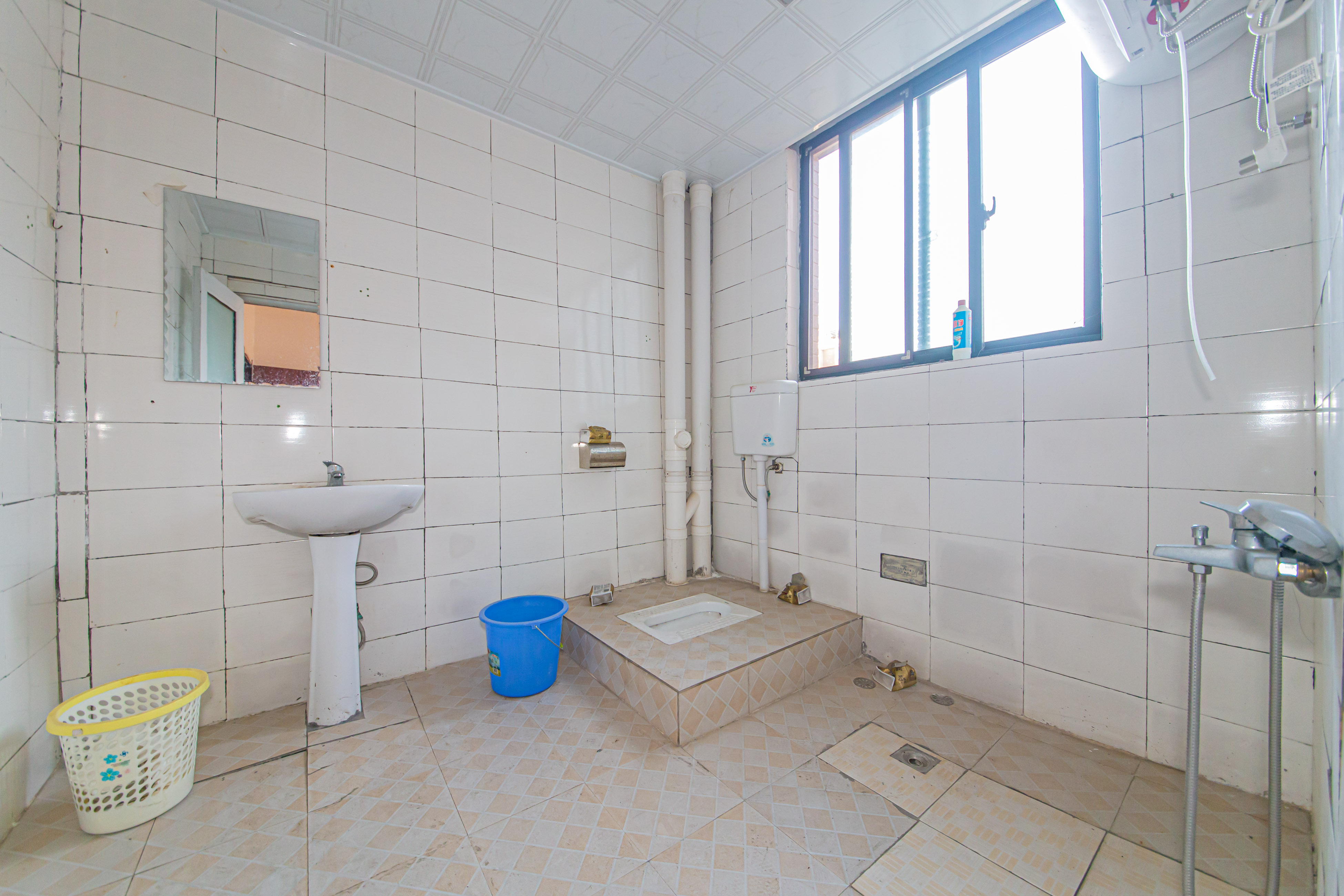 天城湖光山色  4室2厅2卫    135.0万 天城湖光山色  4室2厅2卫    135.0万卫生间