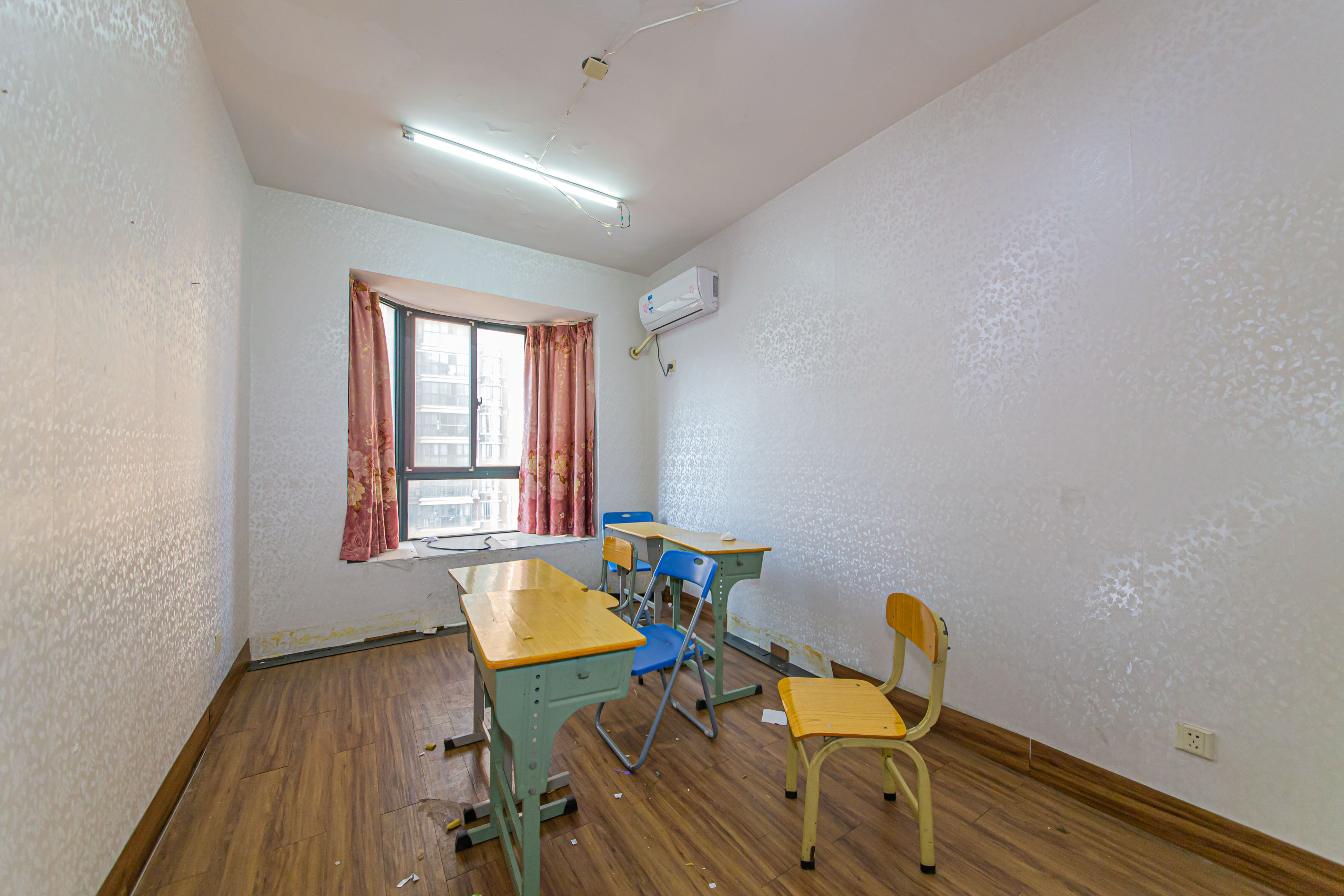 天城湖光山色  4室2厅2卫    135.0万 天城湖光山色  4室2厅2卫    135.0万卧室