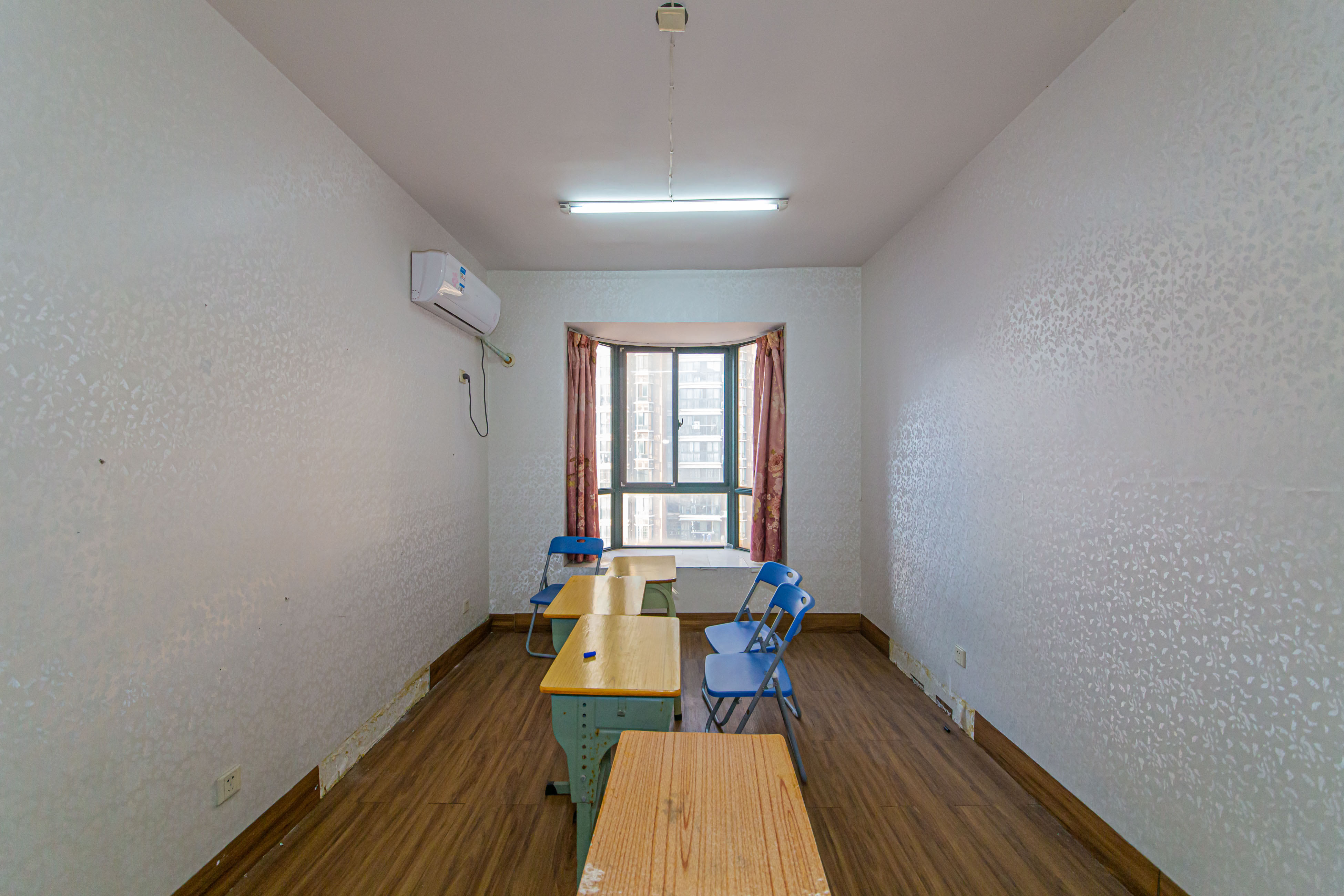 天城湖光山色  4室2厅2卫    135.0万 天城湖光山色  4室2厅2卫    135.0万卧室