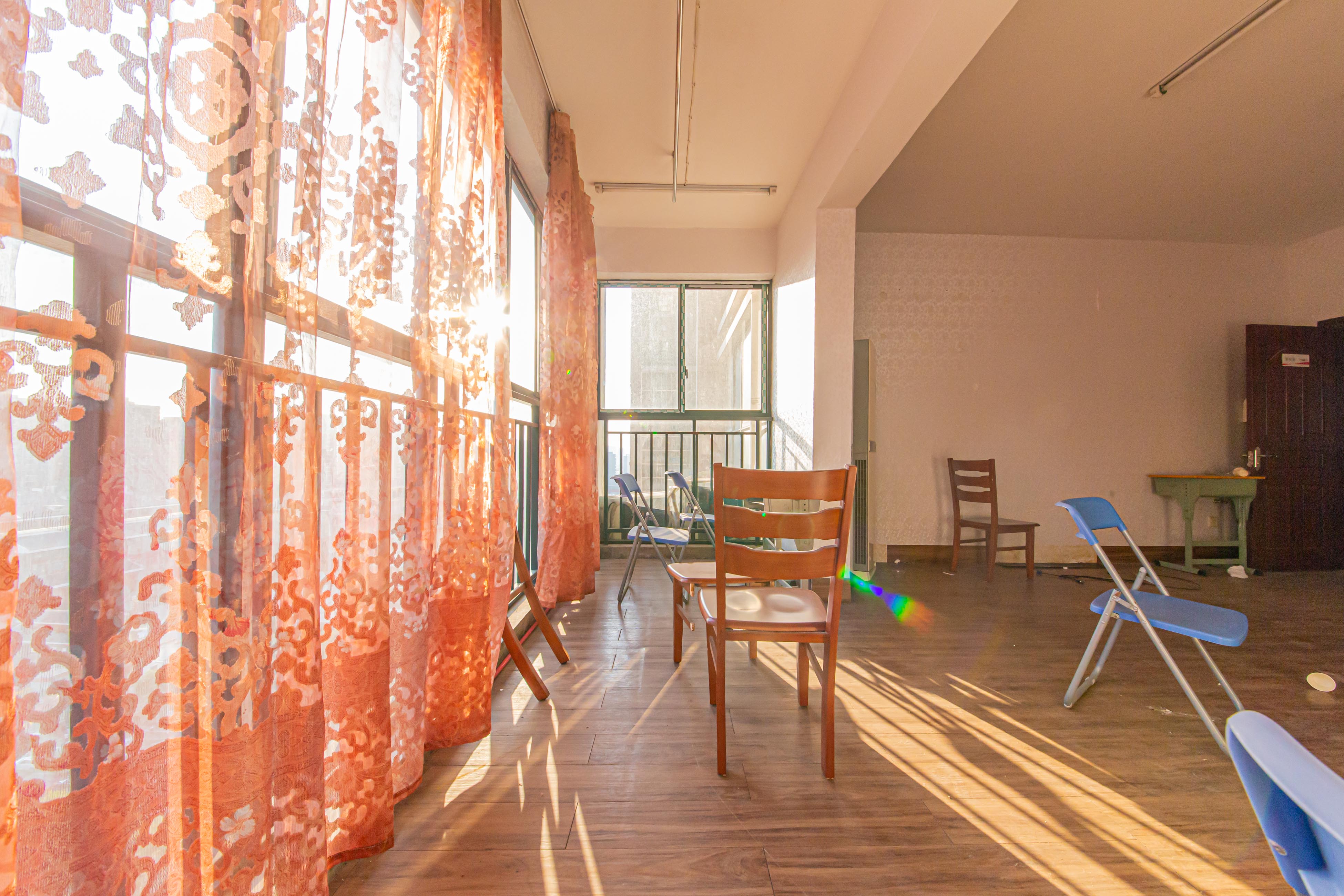 天城湖光山色  4室2厅2卫    135.0万 天城湖光山色  4室2厅2卫    135.0万阳台