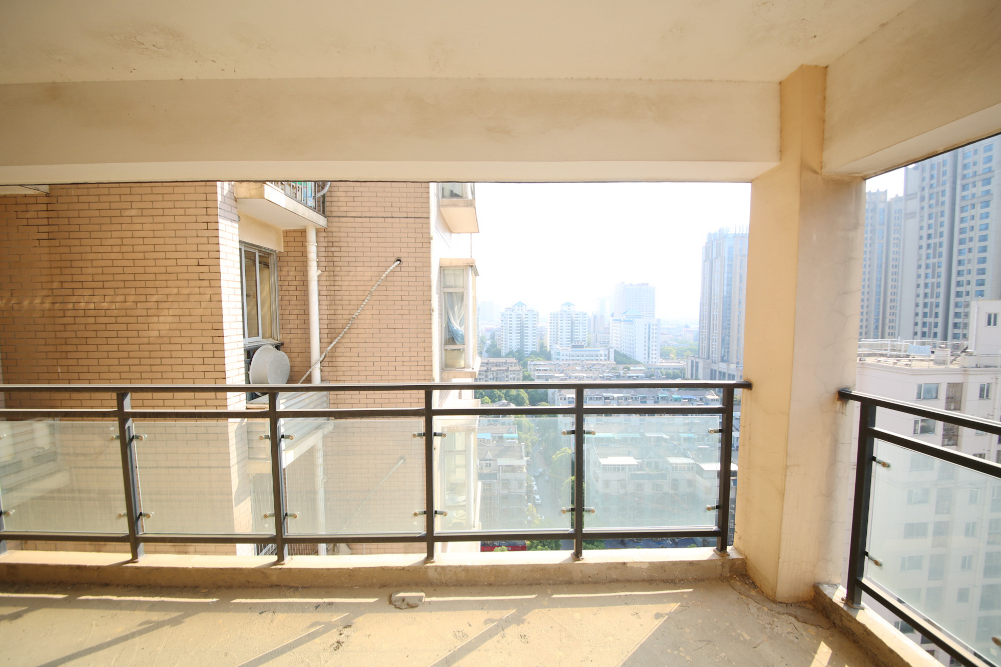 金龙苑 3室2厅2卫 100.0万 金龙苑 3室2厅2卫 100.0万阳台