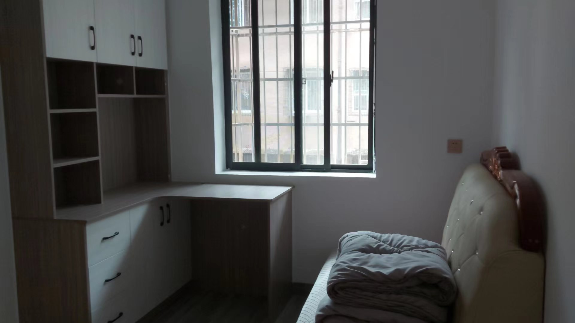 平安小区  3室2厅1卫   1800.00元/月室内图