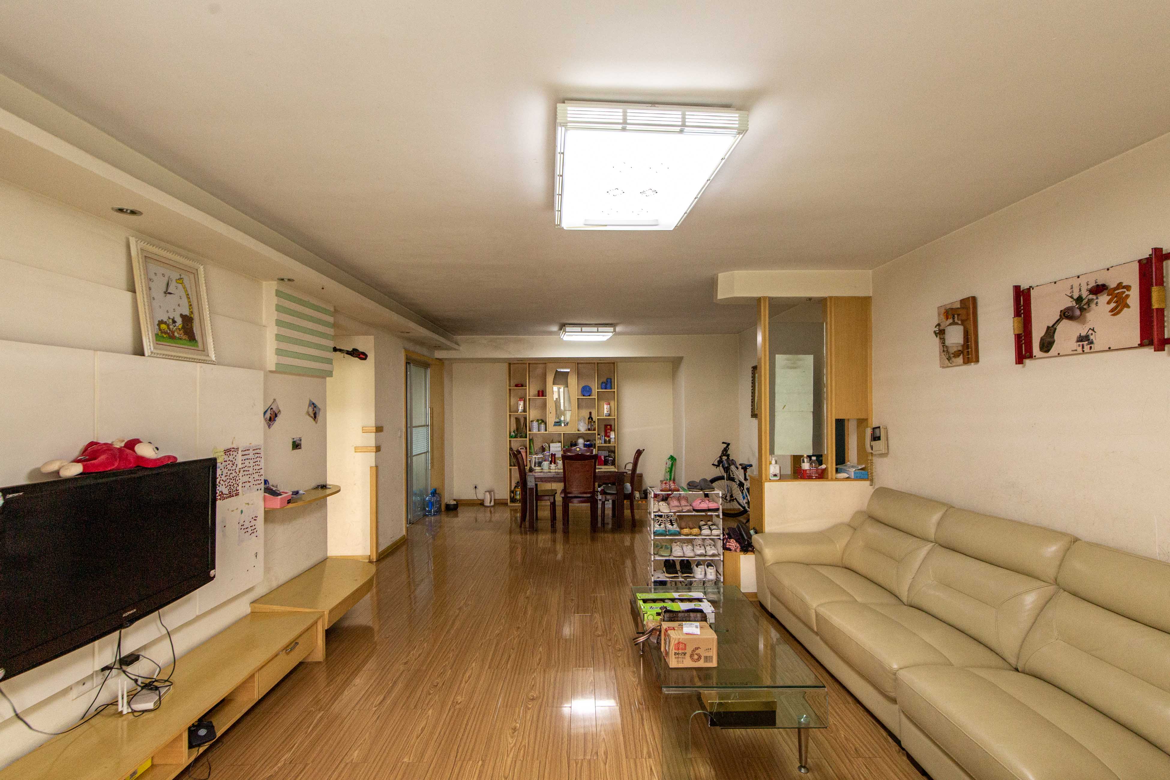 雅致名园  3室2厅1卫   250.00万客厅