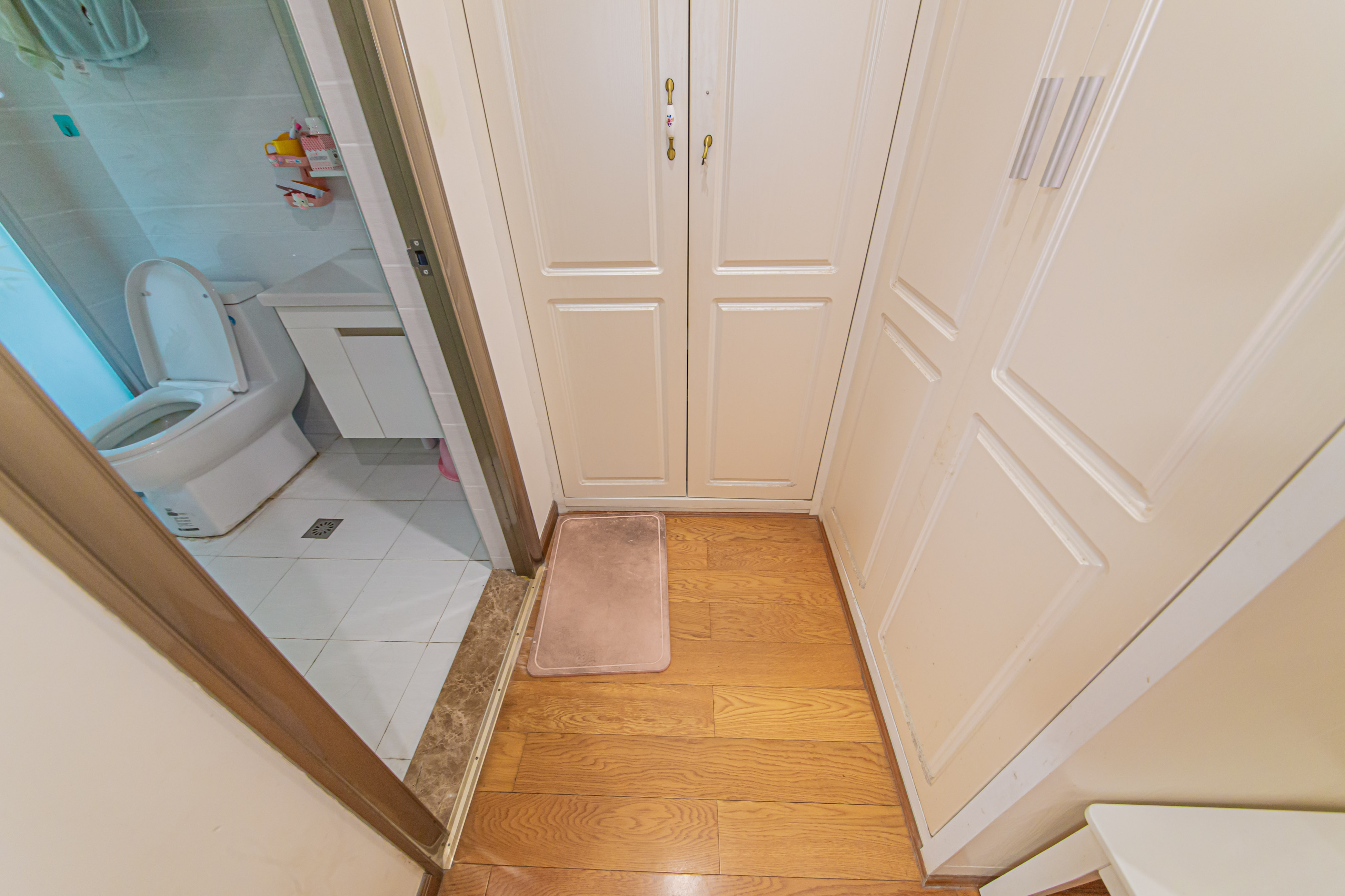 中建芙蓉嘉苑  3室2厅2卫    98.0万 中建芙蓉嘉苑  3室2厅2卫    98.0万卫生间