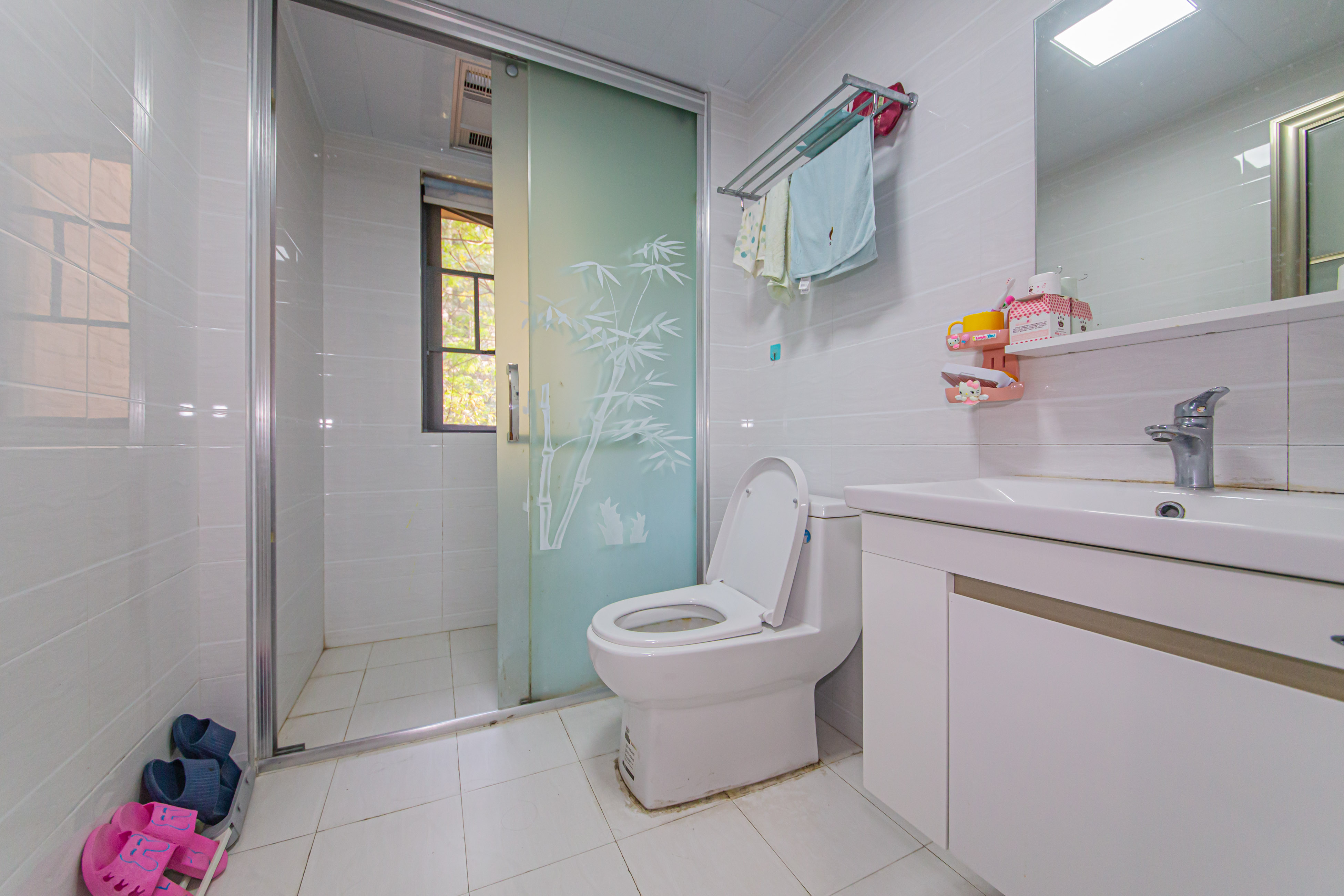 中建芙蓉嘉苑  3室2厅2卫    98.0万 中建芙蓉嘉苑  3室2厅2卫    98.0万卫生间