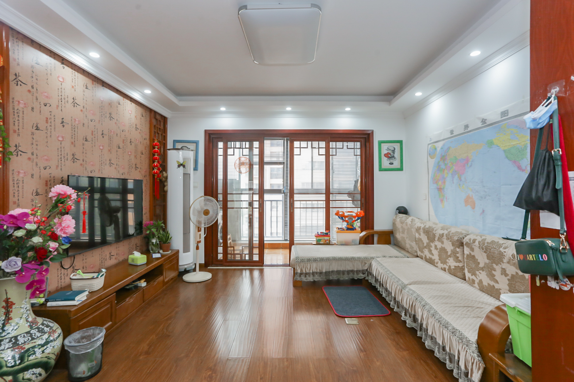 杜鹃文苑  3室2厅2卫    108.0万客厅