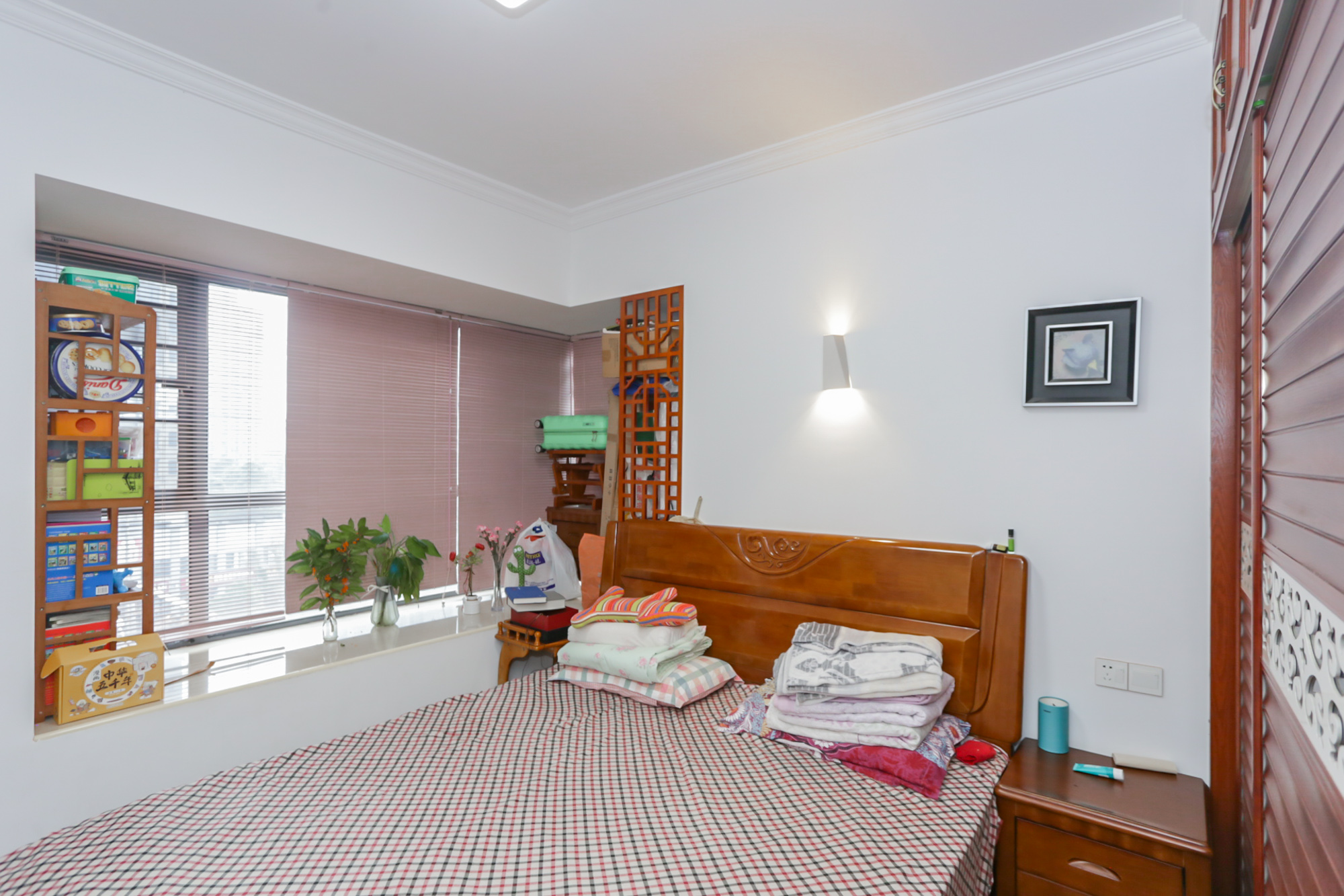 杜鹃文苑  3室2厅2卫    108.0万卧室