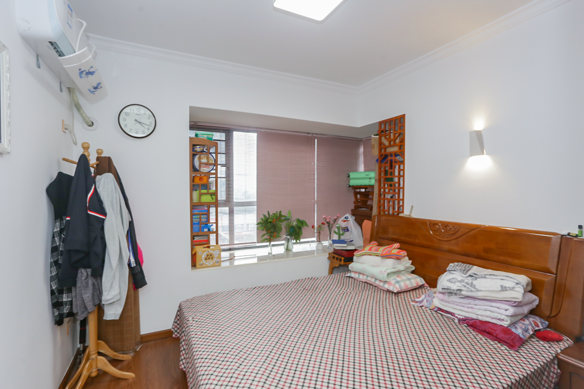 杜鹃文苑  3室2厅2卫    108.0万卧室