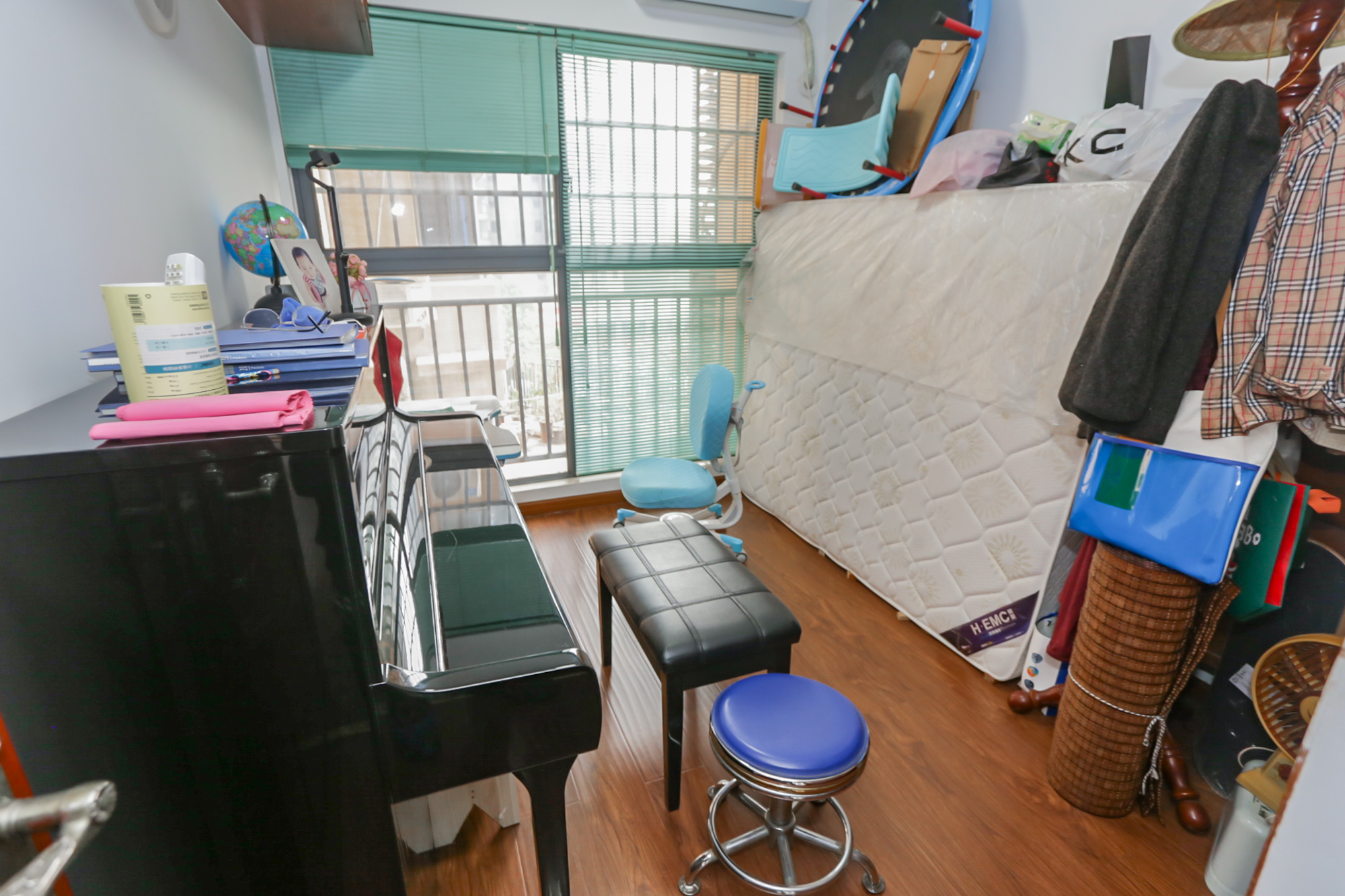 杜鹃文苑  3室2厅2卫    108.0万卧室