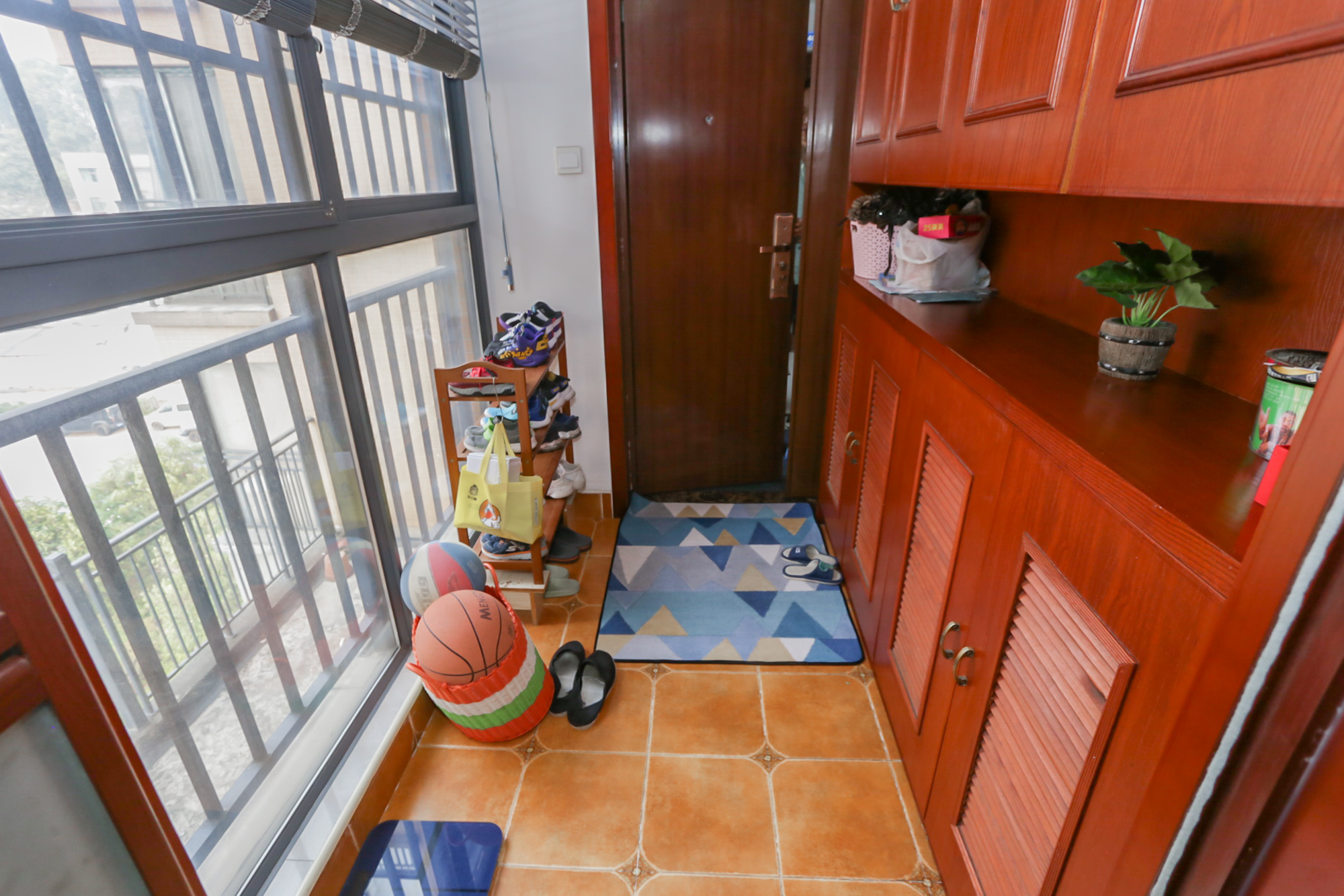 杜鹃文苑  3室2厅2卫    108.0万阳台