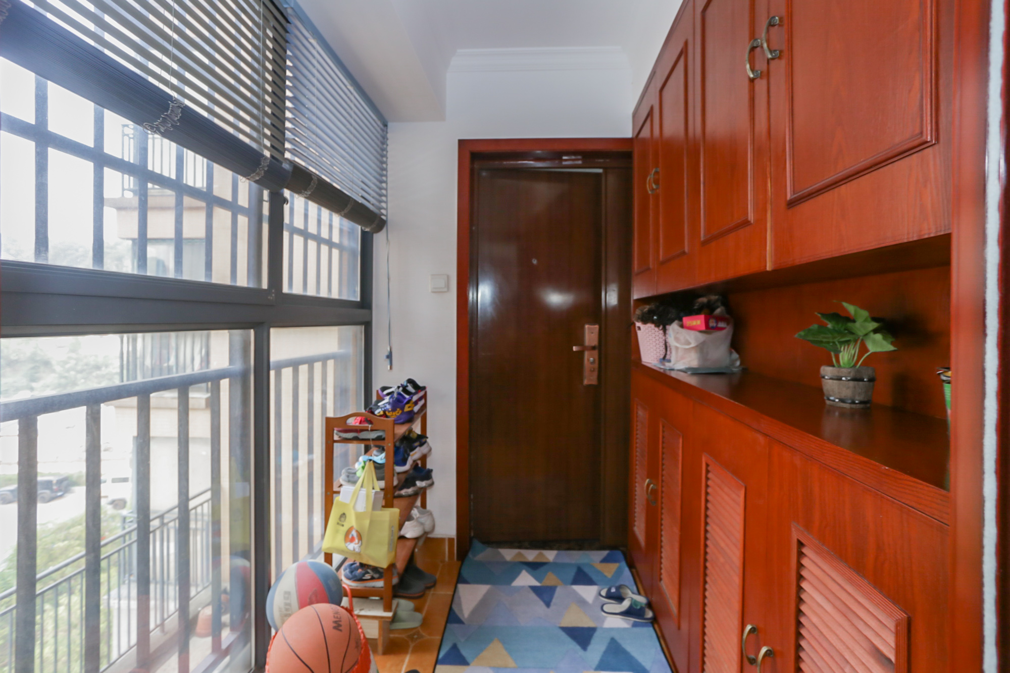 杜鹃文苑  3室2厅2卫    108.0万阳台