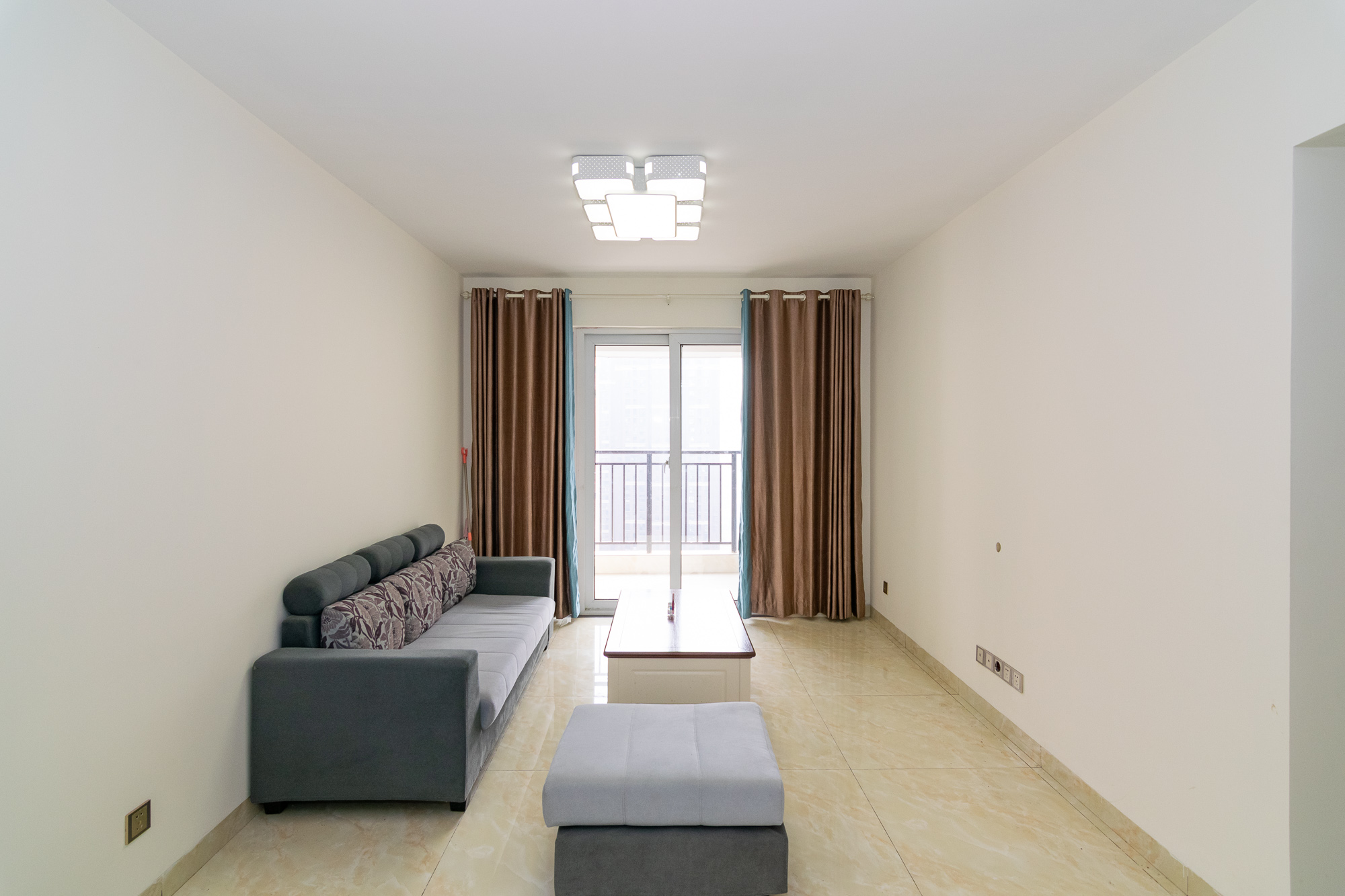 新城国际花都 3室2厅1卫 72.0万 新城国际花都 3室2厅1卫 72.0万客厅