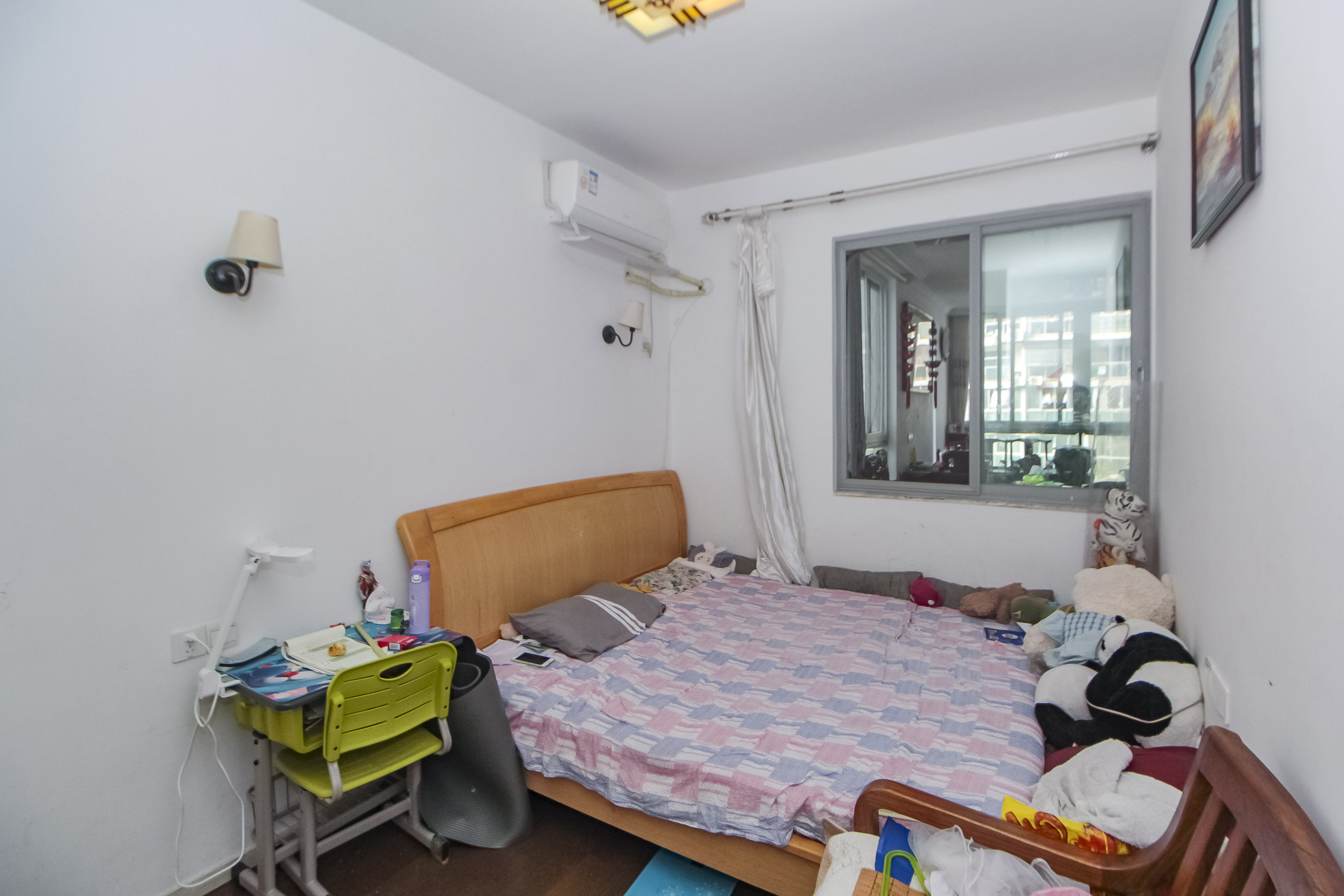 阳光100二期  4室2厅2卫    110.0万卧室