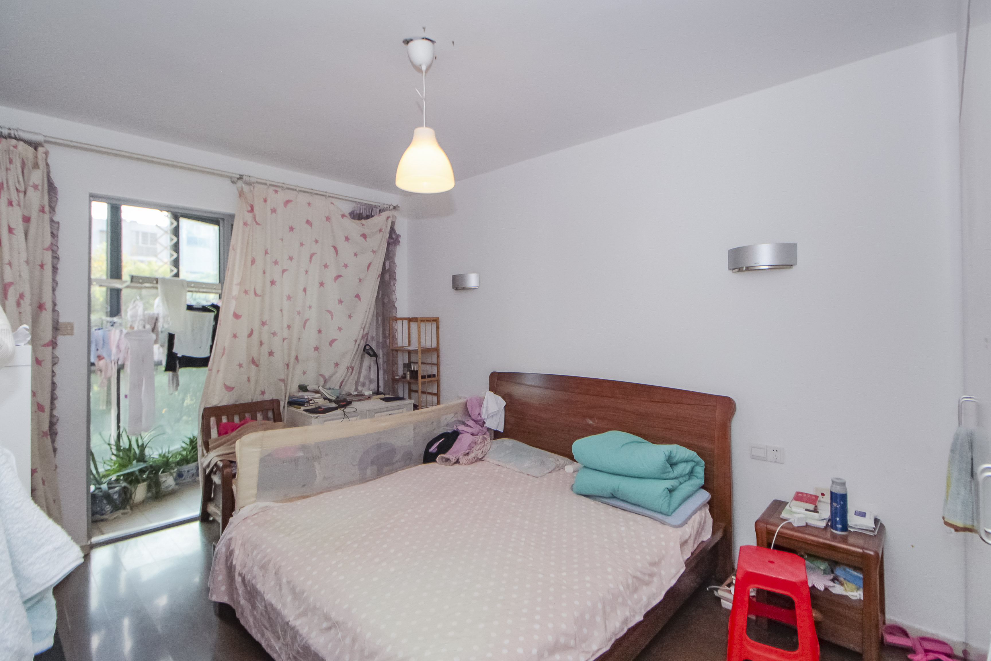 阳光100二期  4室2厅2卫    110.0万卧室