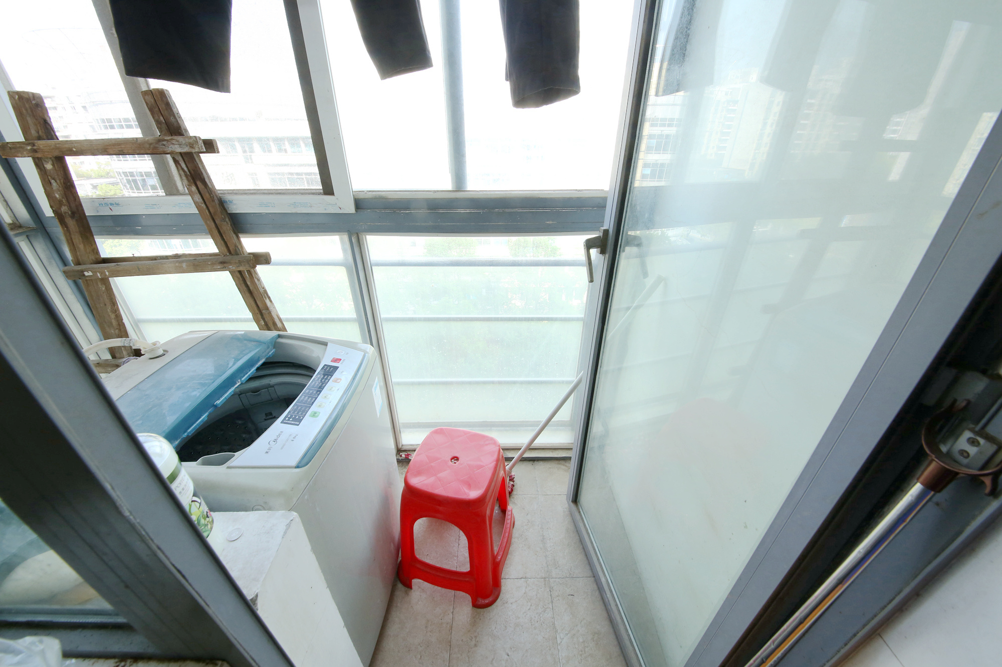 银港水晶城  3室2厅1卫    74.8万阳台