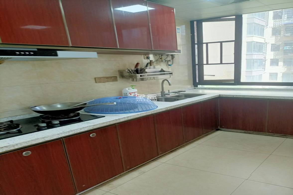 金轮翡翠名园  3室2厅1卫    71.8万 金轮翡翠名园  3室2厅1卫    71.8万室内图