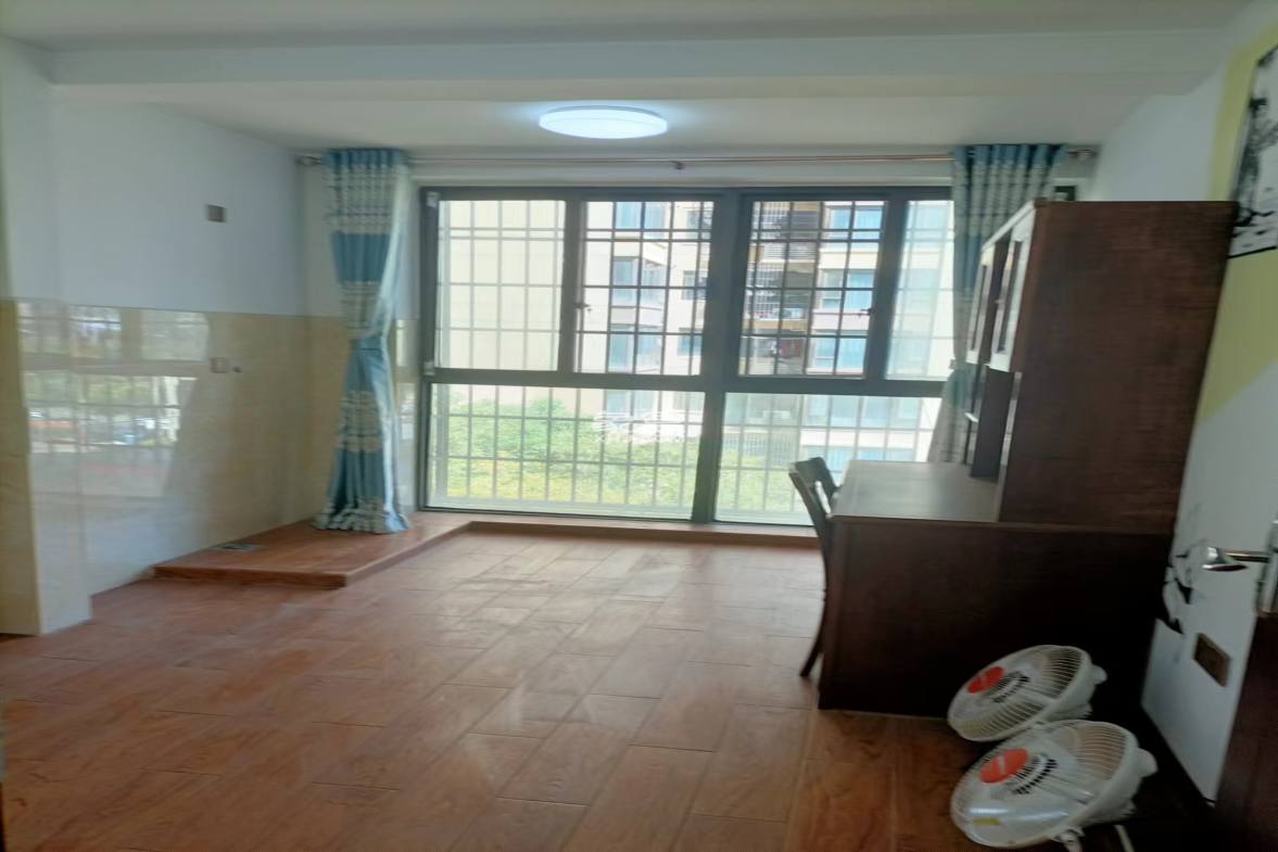 金轮翡翠名园  3室2厅1卫    71.8万 金轮翡翠名园  3室2厅1卫    71.8万室内图