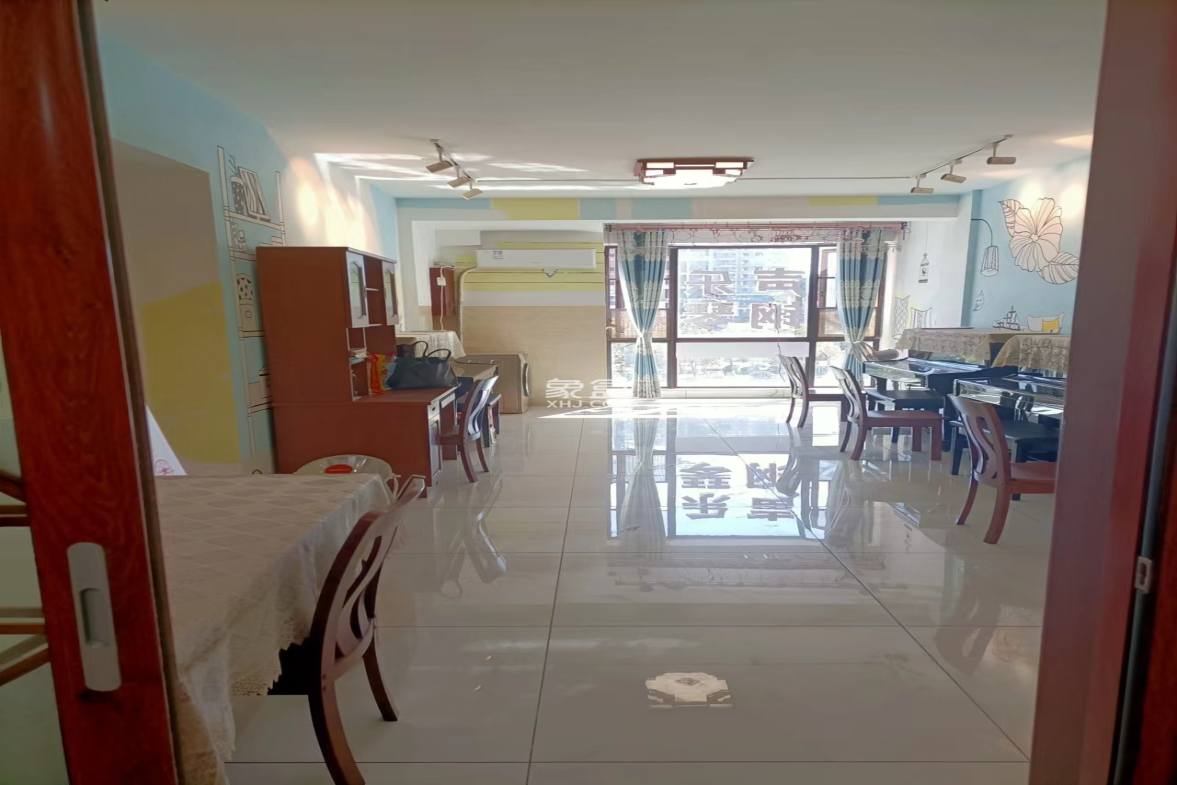 金轮翡翠名园  3室2厅1卫    71.8万 金轮翡翠名园  3室2厅1卫    71.8万室内图