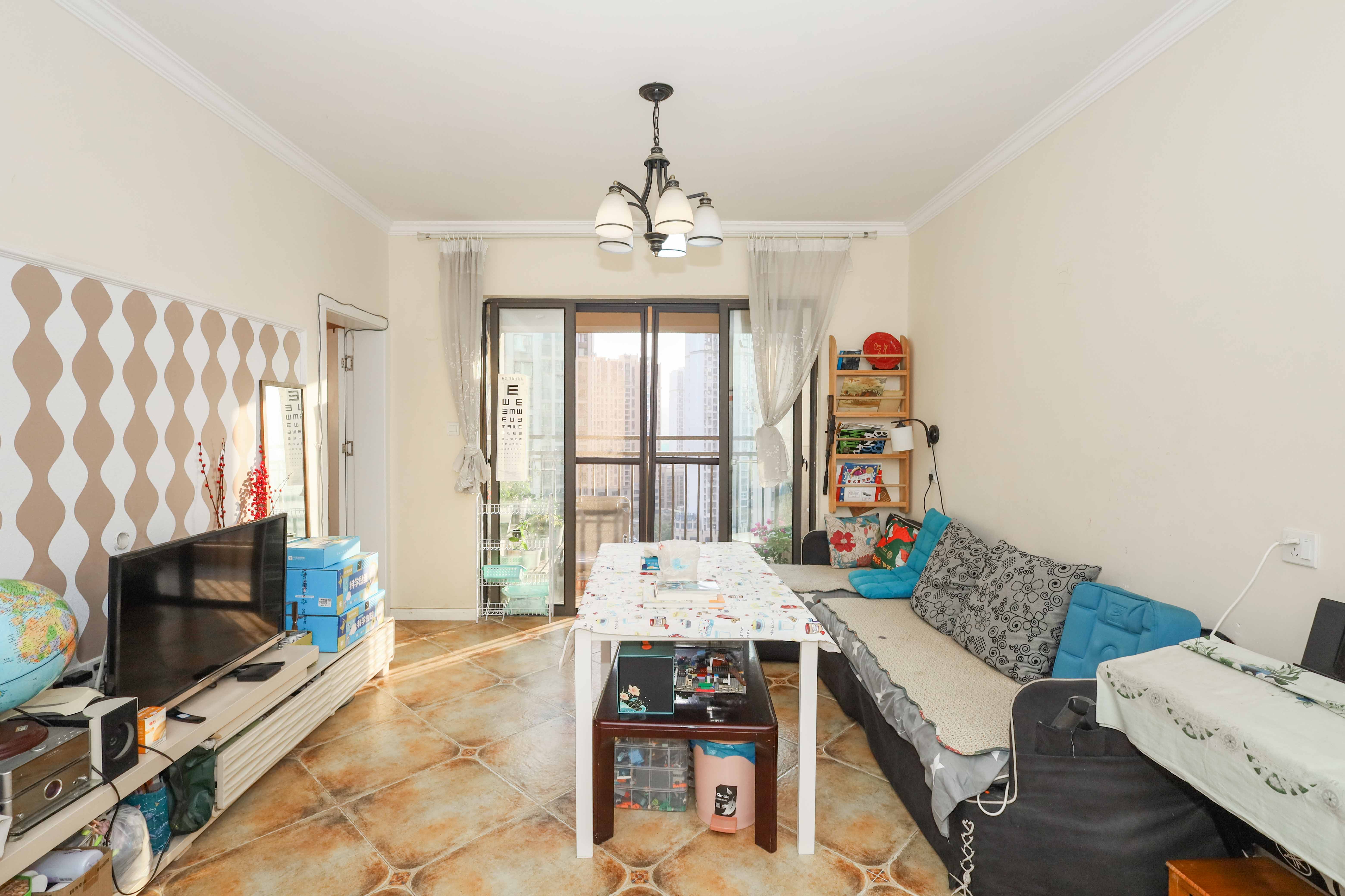 旭辉御府  3室2厅1卫    150.0万客厅