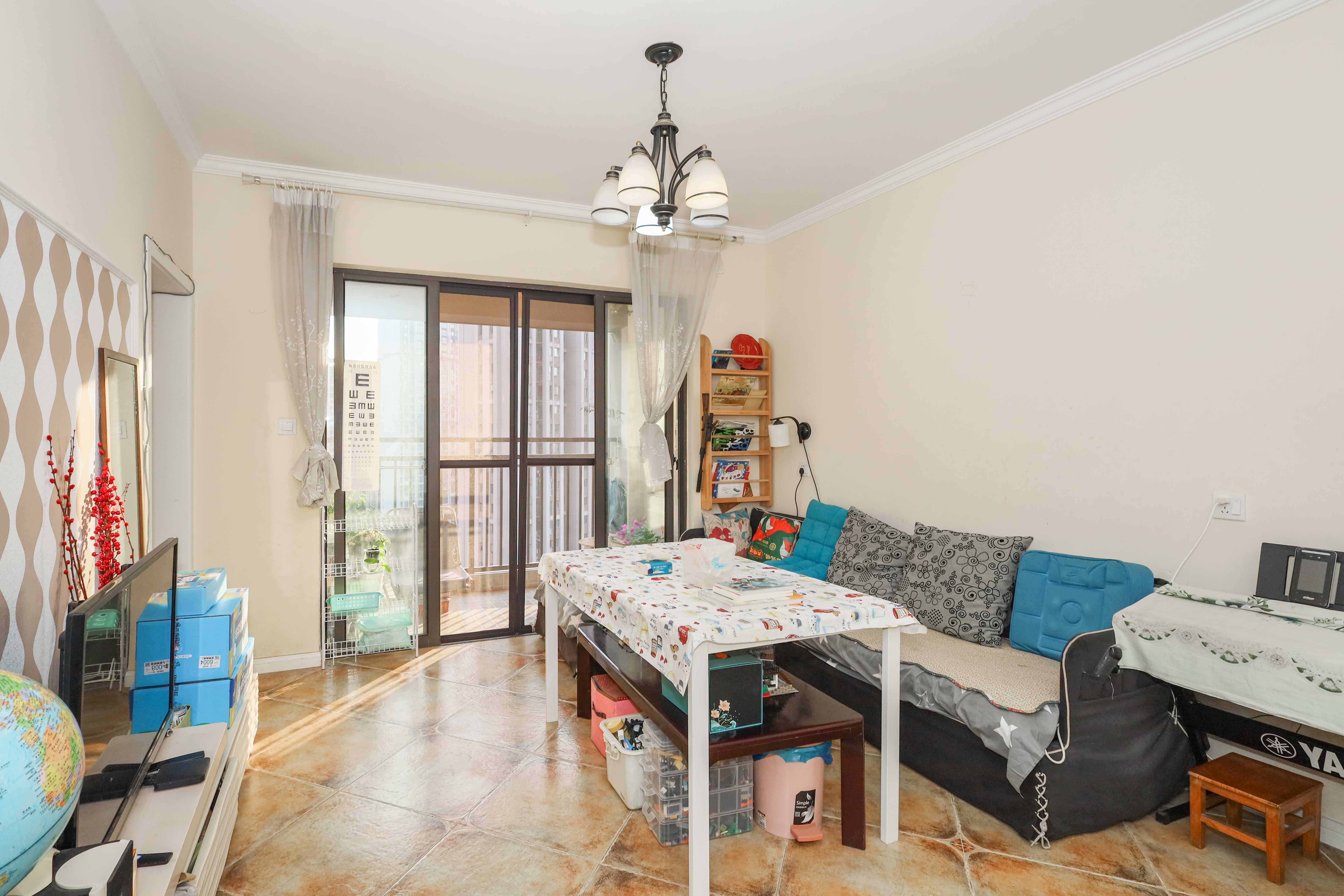 旭辉御府  3室2厅1卫    150.0万客厅